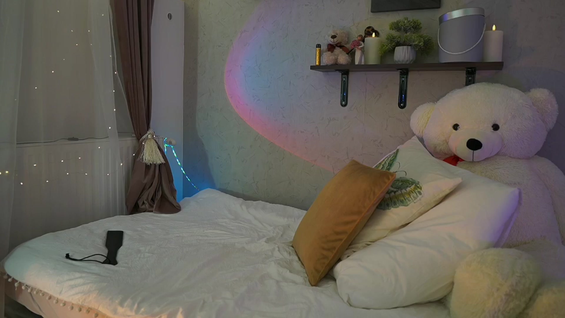 Gallery image thumbnail from RileyReid_18's myfreecams stream on, 03/20/2024, 18:50 image 15 of 20