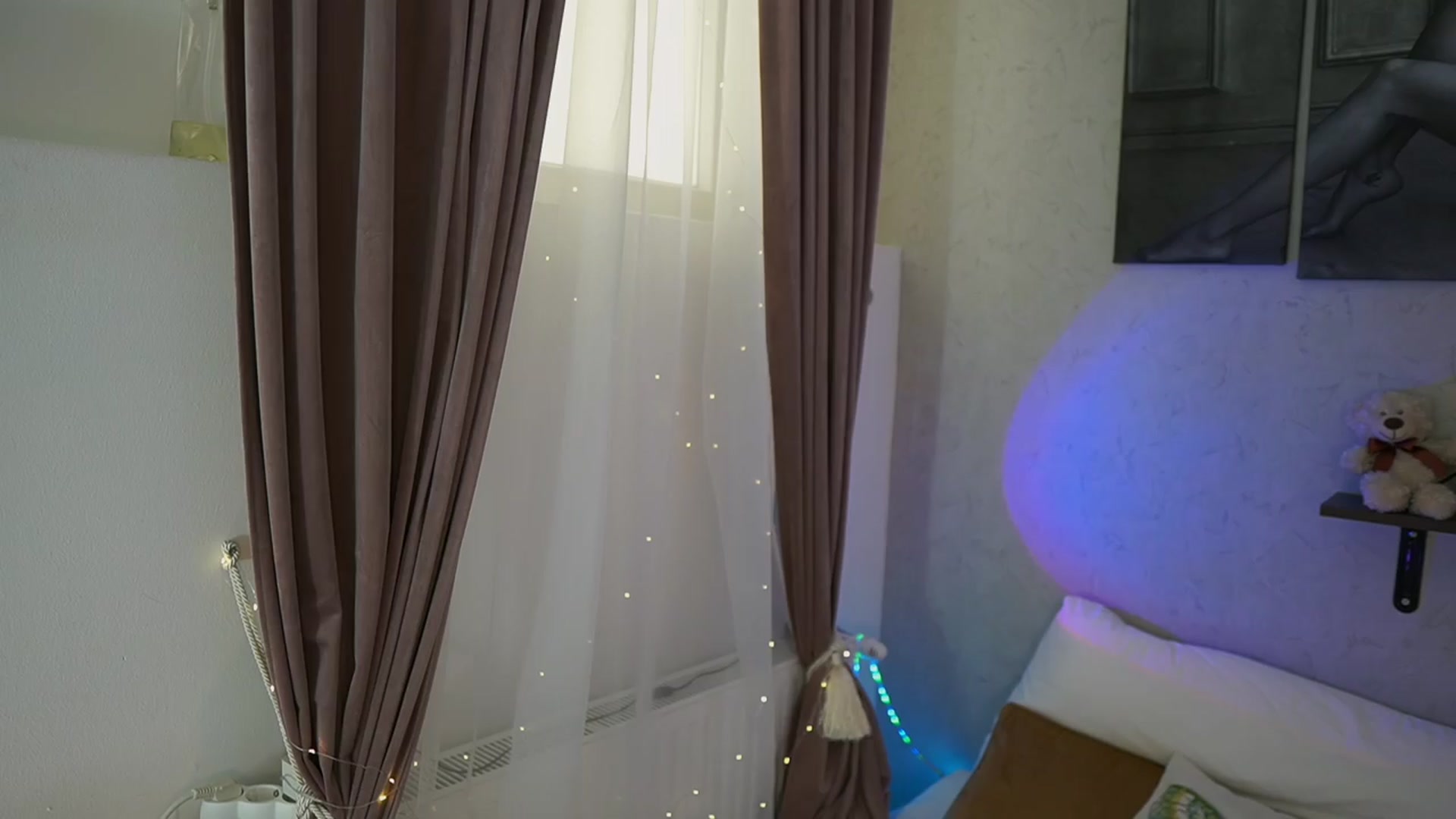 Gallery image thumbnail from RileyReid_18's myfreecams stream on, 03/21/2024, 14:38 image 2 of 20