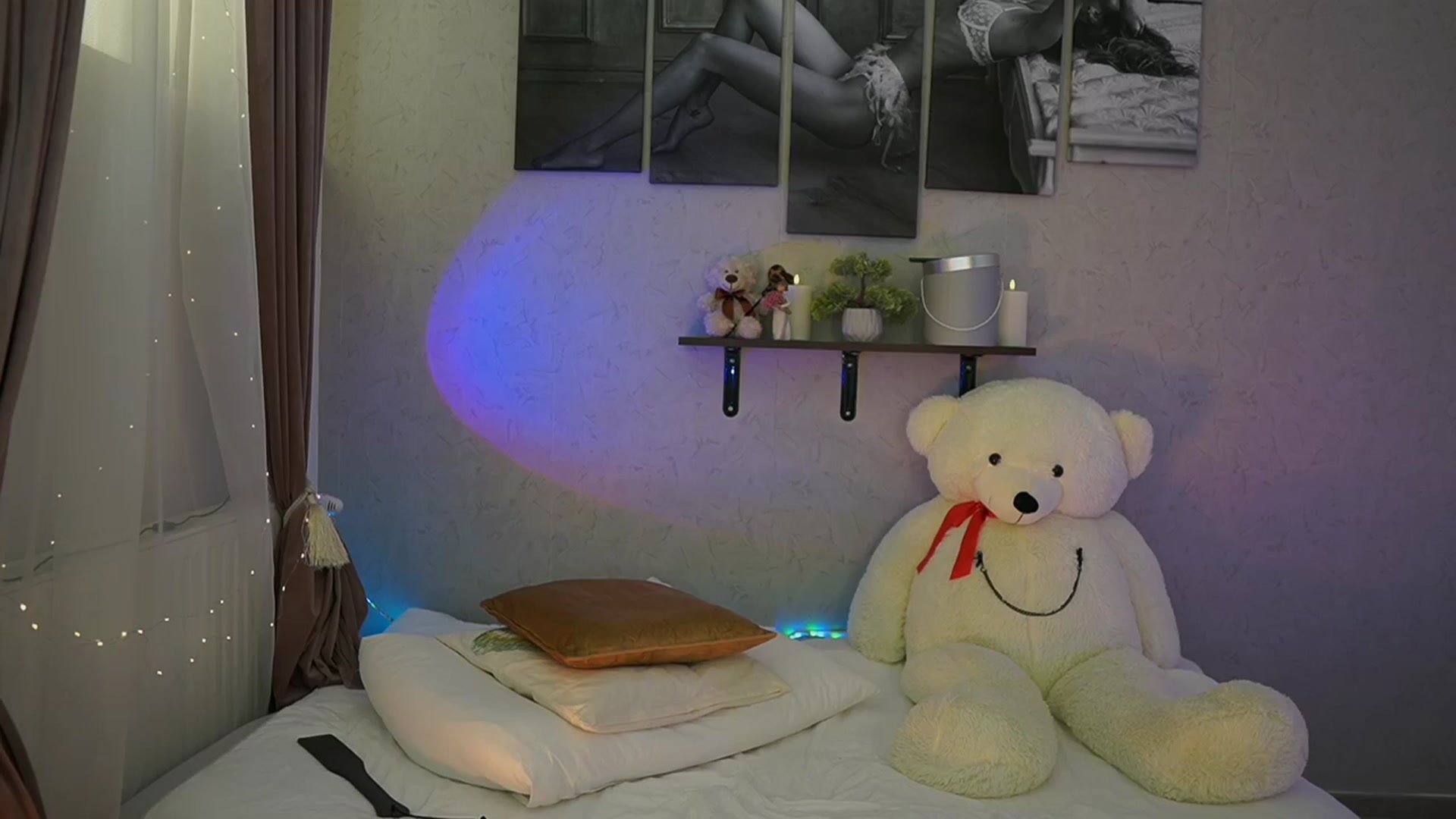 Gallery image thumbnail from RileyReid_18's myfreecams stream on, 03/21/2024, 17:11 image 14 of 20