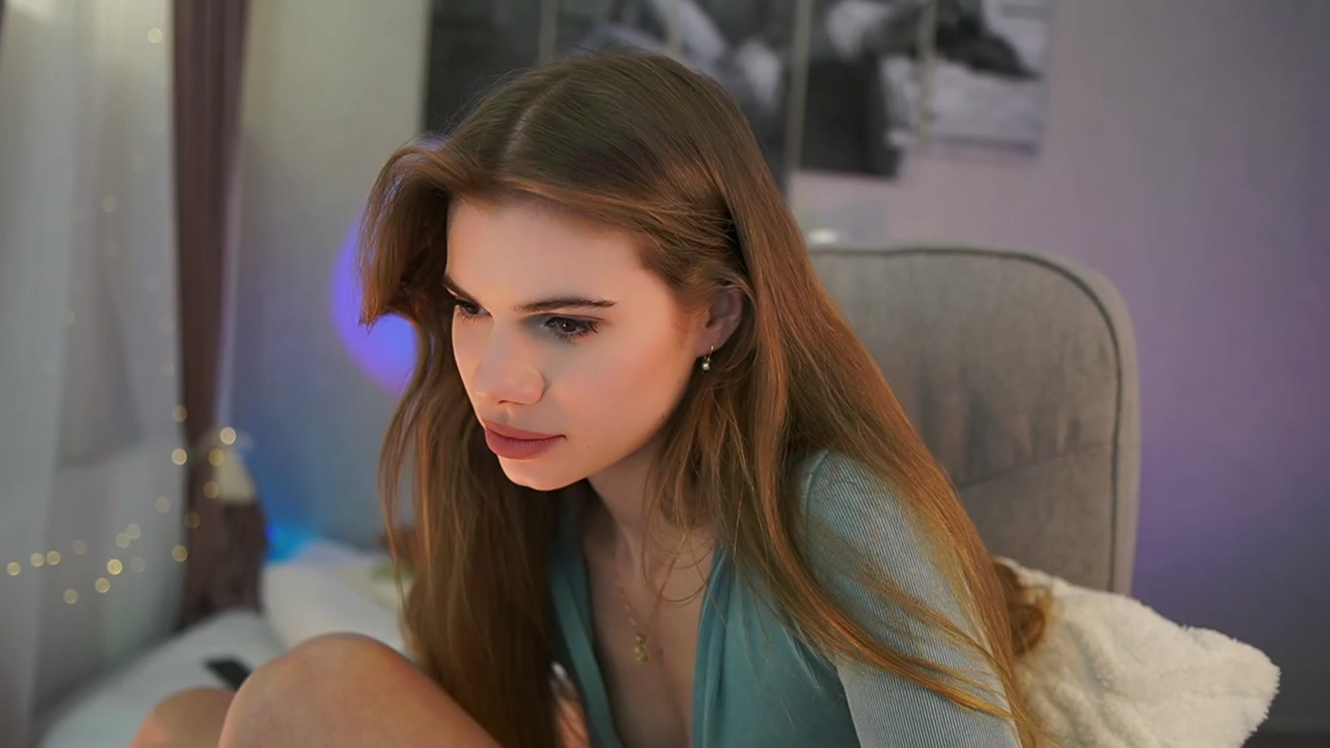 Gallery image thumbnail from RileyReid_18's myfreecams stream on, 03/21/2024, 17:11 image 8 of 20