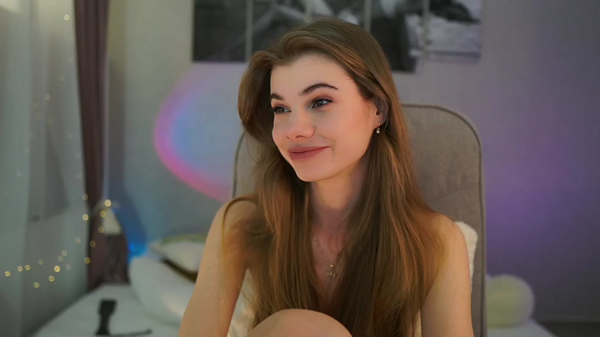 Gallery image thumbnail from RileyReid_18's myfreecams stream on, 03/23/2024, 21:20 image 11 of 20