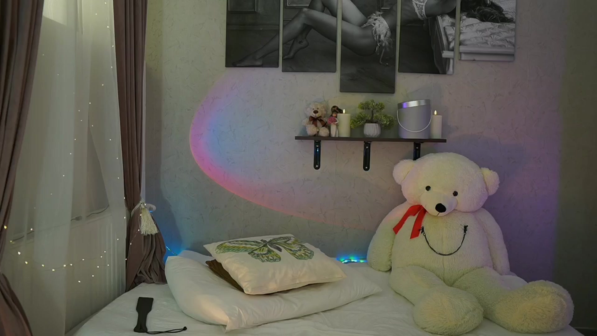 Gallery image thumbnail from RileyReid_18's myfreecams stream on, 03/23/2024, 21:20 image 20 of 20