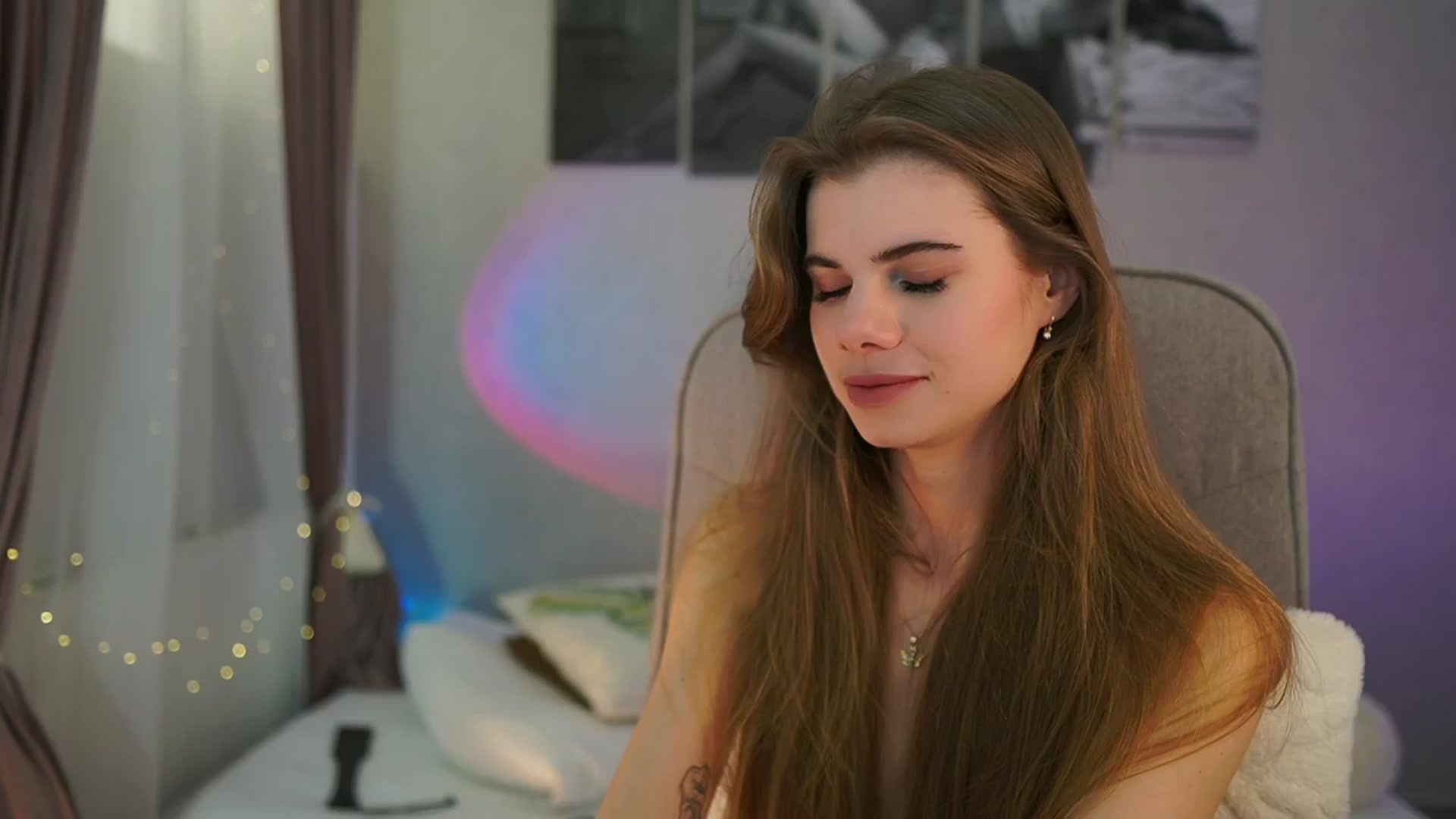 Gallery image thumbnail from RileyReid_18's myfreecams stream on, 03/23/2024, 21:20 image 18 of 20