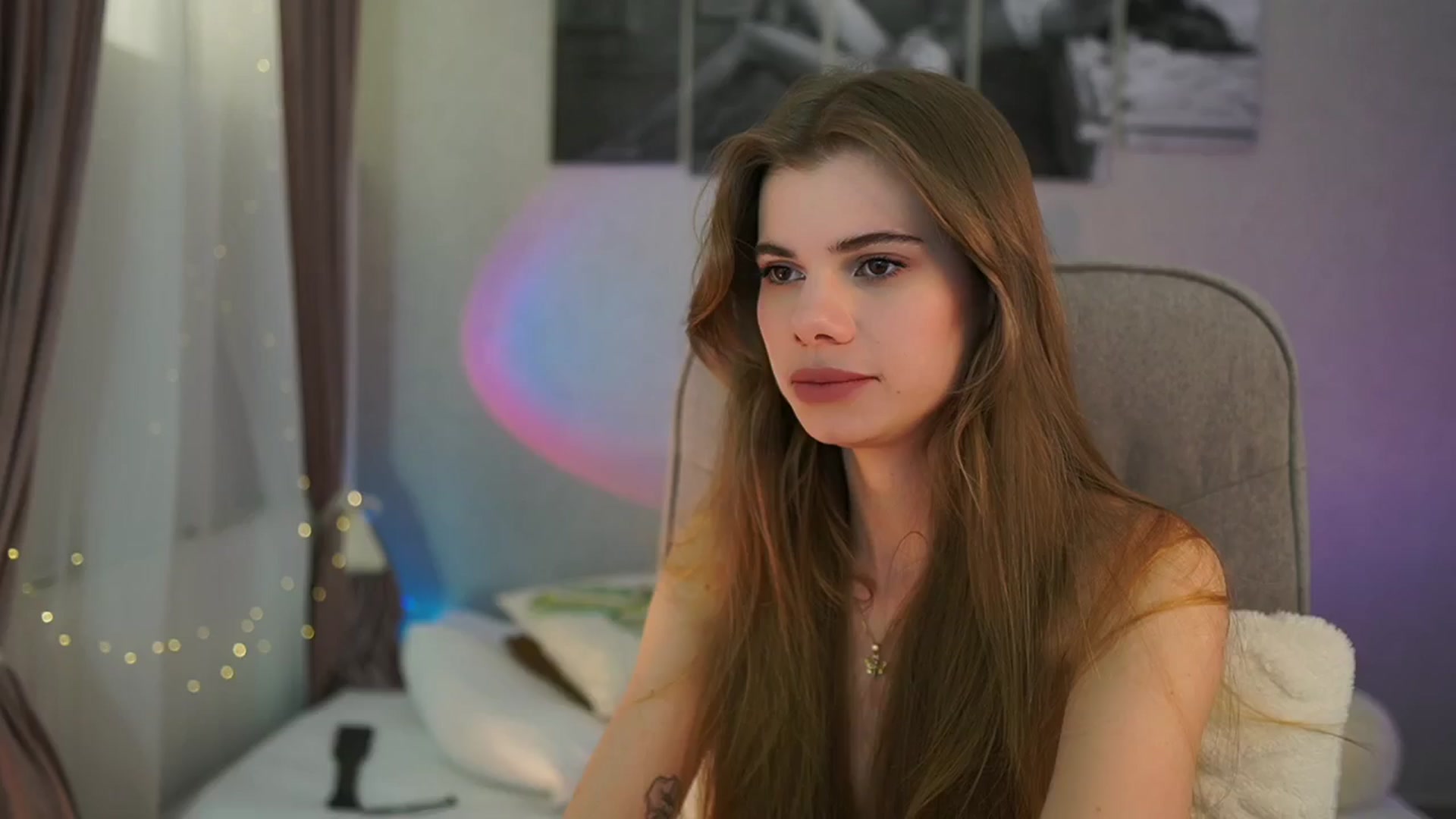 Gallery image thumbnail from RileyReid_18's myfreecams stream on, 03/23/2024, 21:20 image 19 of 20