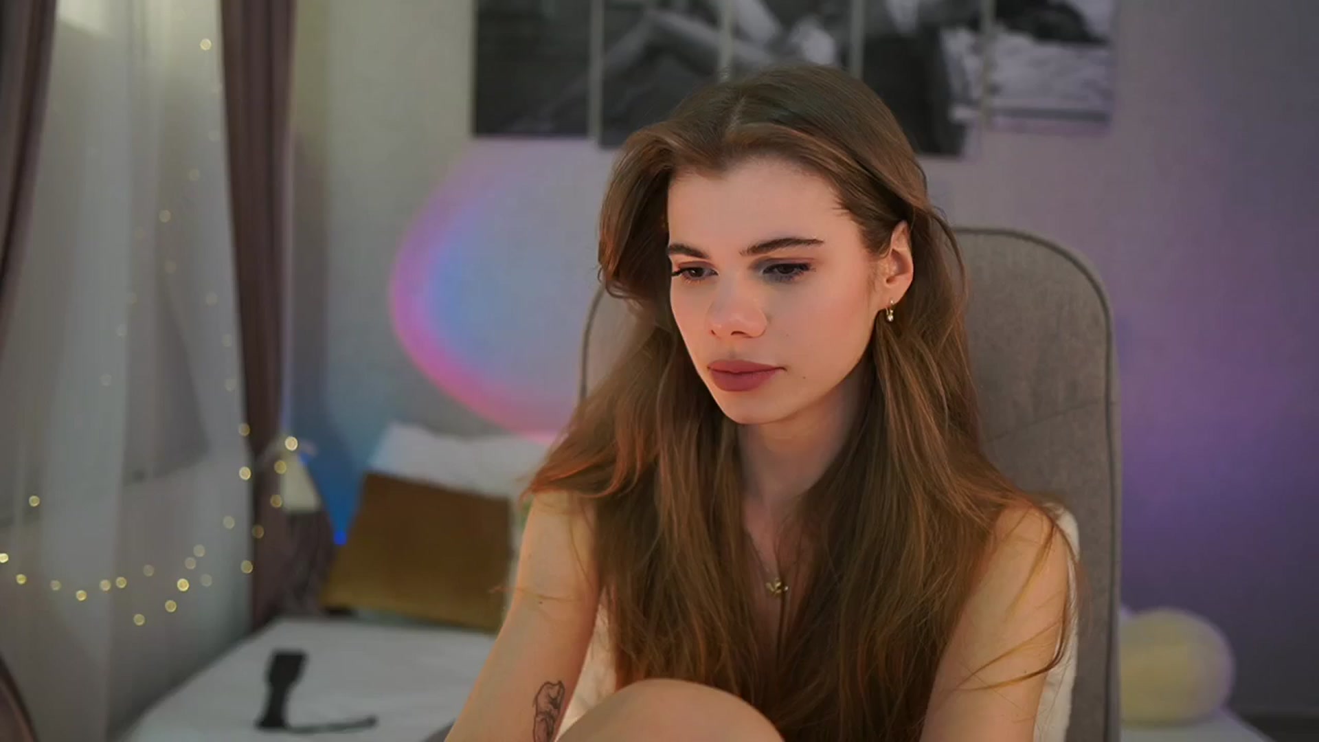 Gallery image thumbnail from RileyReid_18's myfreecams stream on, 03/23/2024, 21:20 image 5 of 20