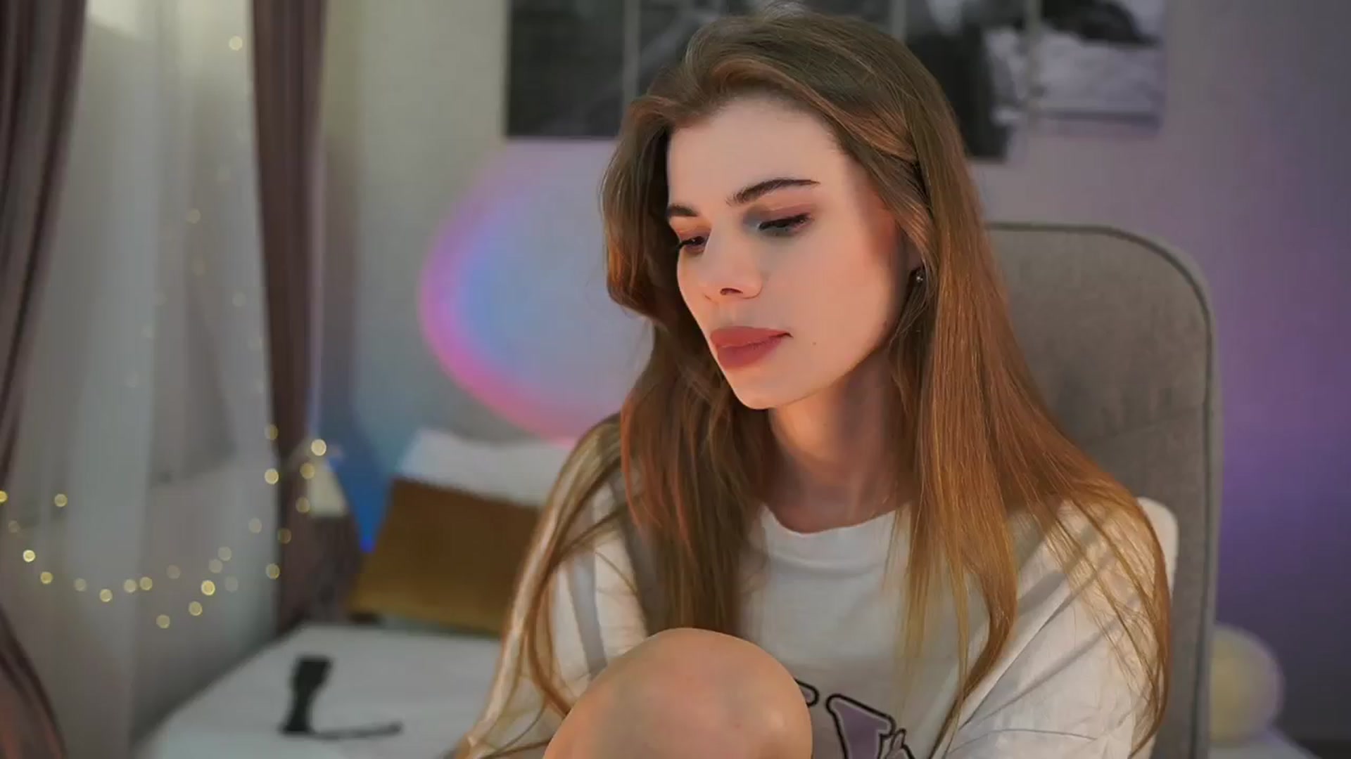 Gallery image thumbnail from RileyReid_18's myfreecams stream on, 03/23/2024, 21:20 image 1 of 20