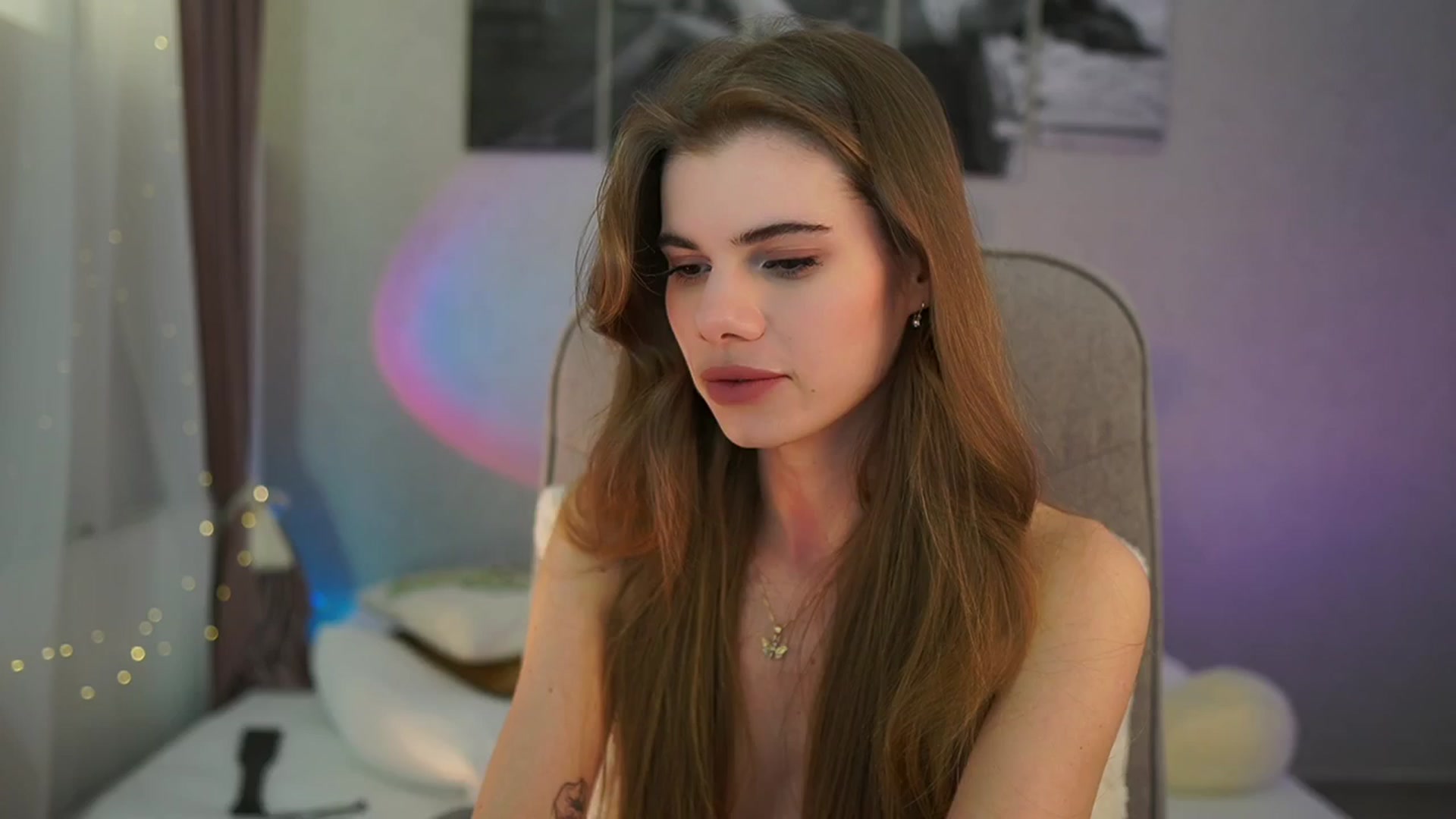 Gallery image thumbnail from RileyReid_18's myfreecams stream on, 03/23/2024, 21:20 image 12 of 20