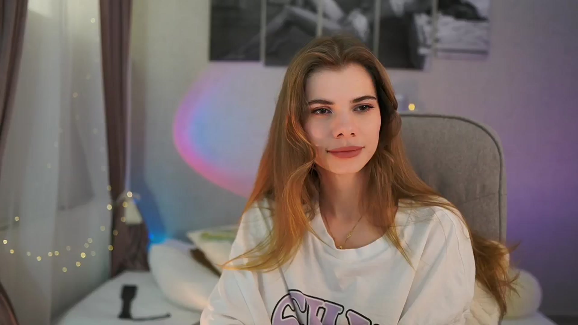 Gallery image thumbnail from RileyReid_18's myfreecams stream on, 03/23/2024, 22:25 image 4 of 20