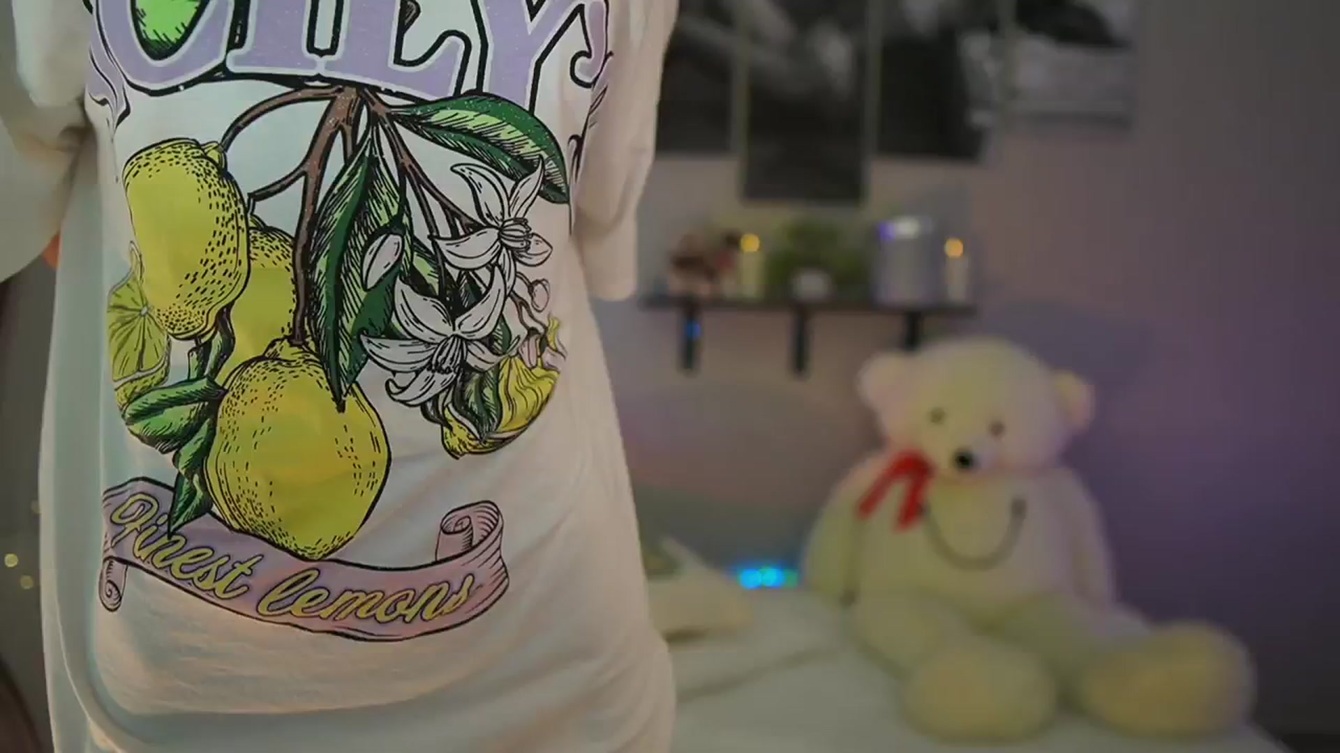 Gallery image thumbnail from RileyReid_18's myfreecams stream on, 03/23/2024, 22:25 image 6 of 20