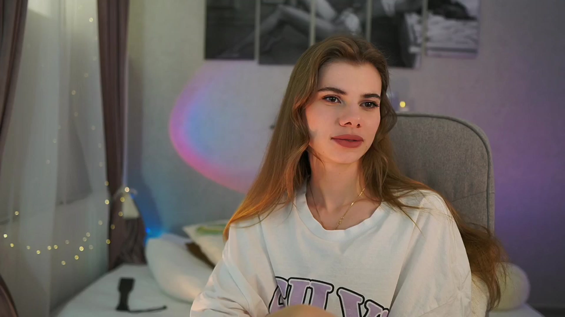 Gallery image thumbnail from RileyReid_18's myfreecams stream on, 03/23/2024, 22:25 image 3 of 20