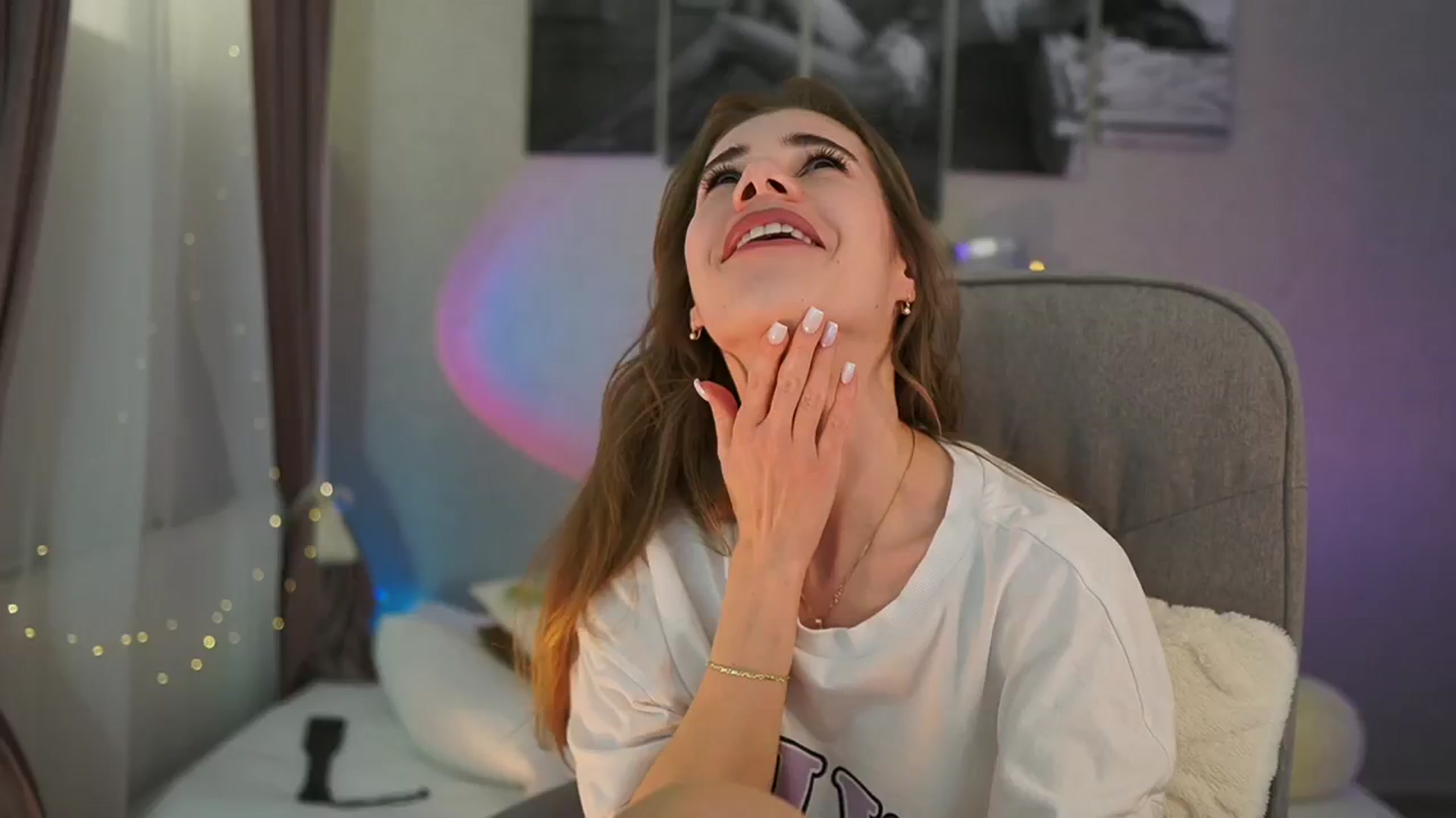 Gallery image thumbnail from RileyReid_18's myfreecams stream on, 03/23/2024, 22:25 image 5 of 20
