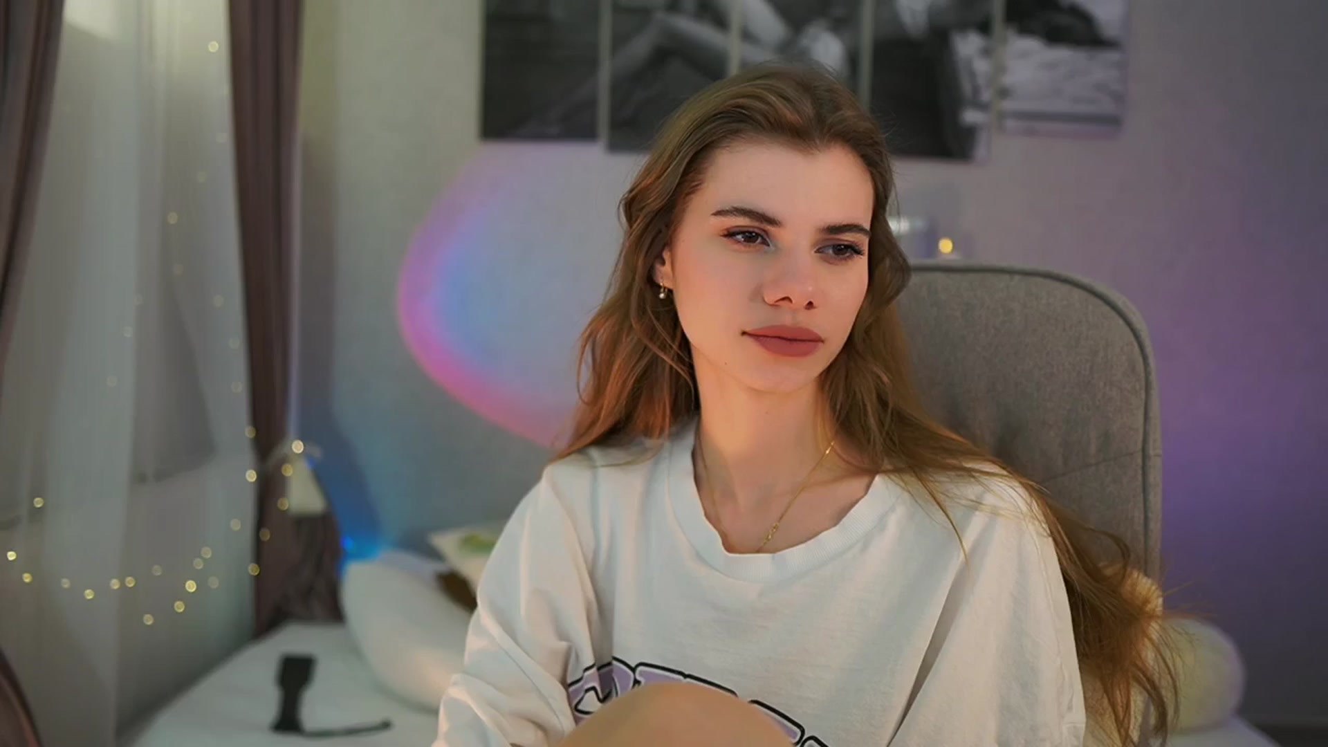 Gallery image thumbnail from RileyReid_18's myfreecams stream on, 03/23/2024, 22:25 image 2 of 20