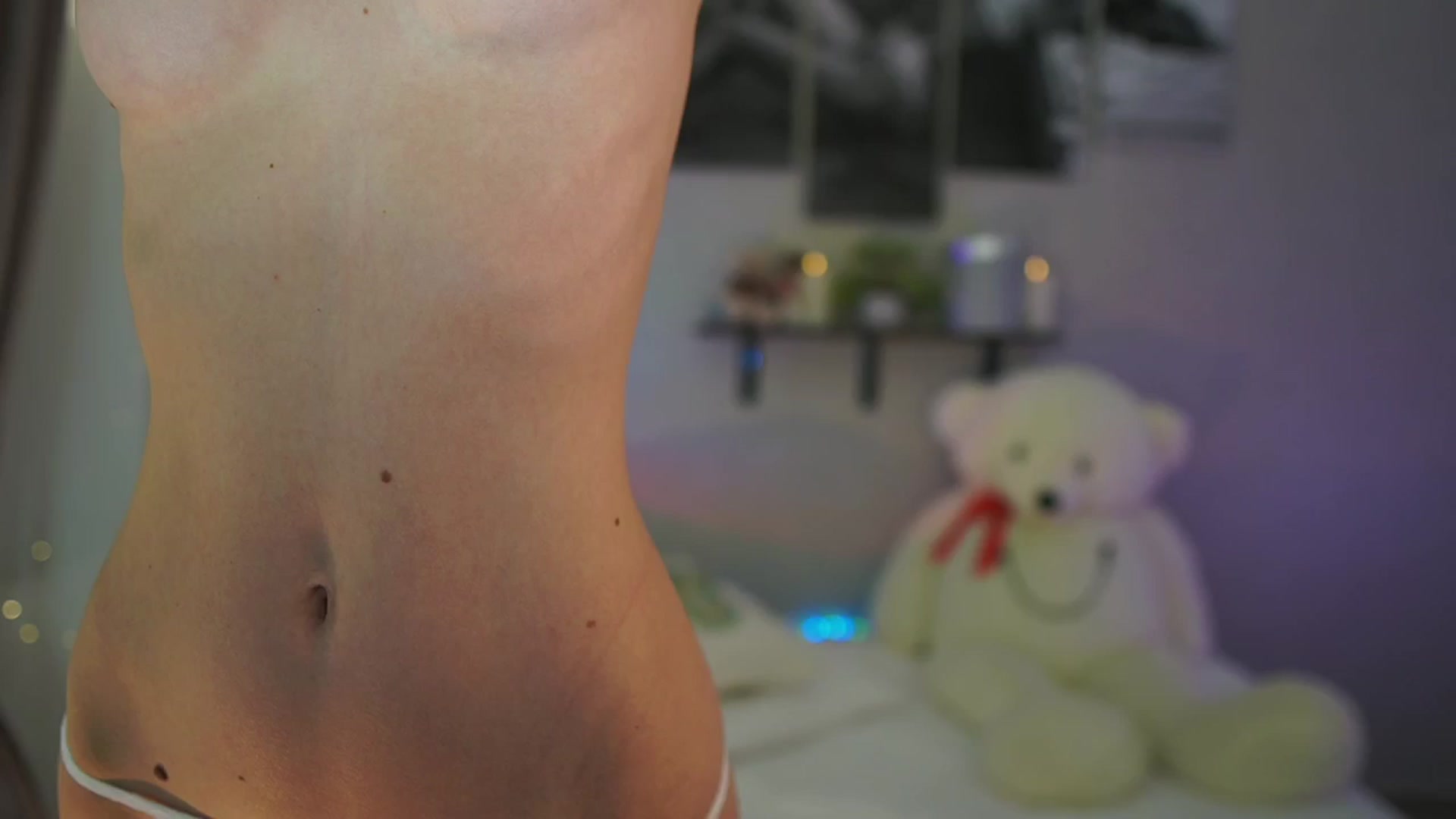 Gallery image thumbnail from RileyReid_18's myfreecams stream on, 03/23/2024, 22:25 image 10 of 20