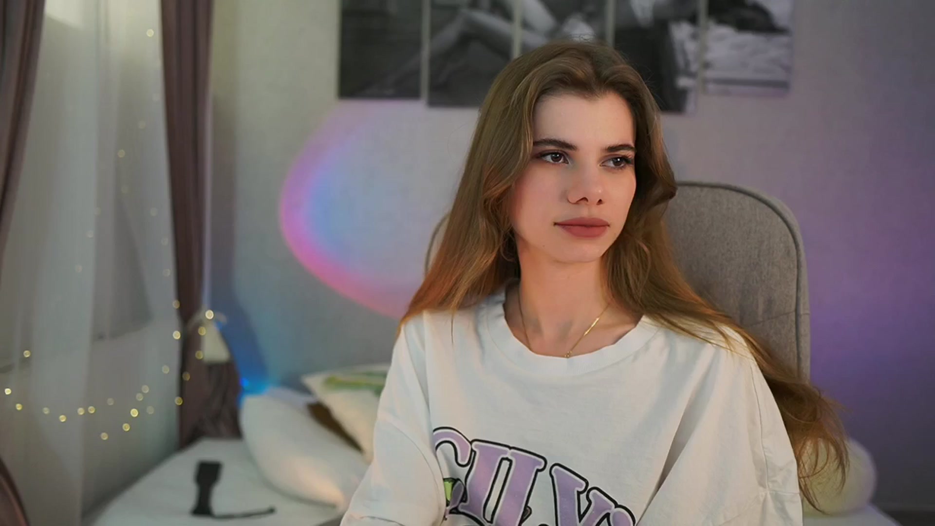 Gallery image thumbnail from RileyReid_18's myfreecams stream on, 03/23/2024, 22:25 image 1 of 20