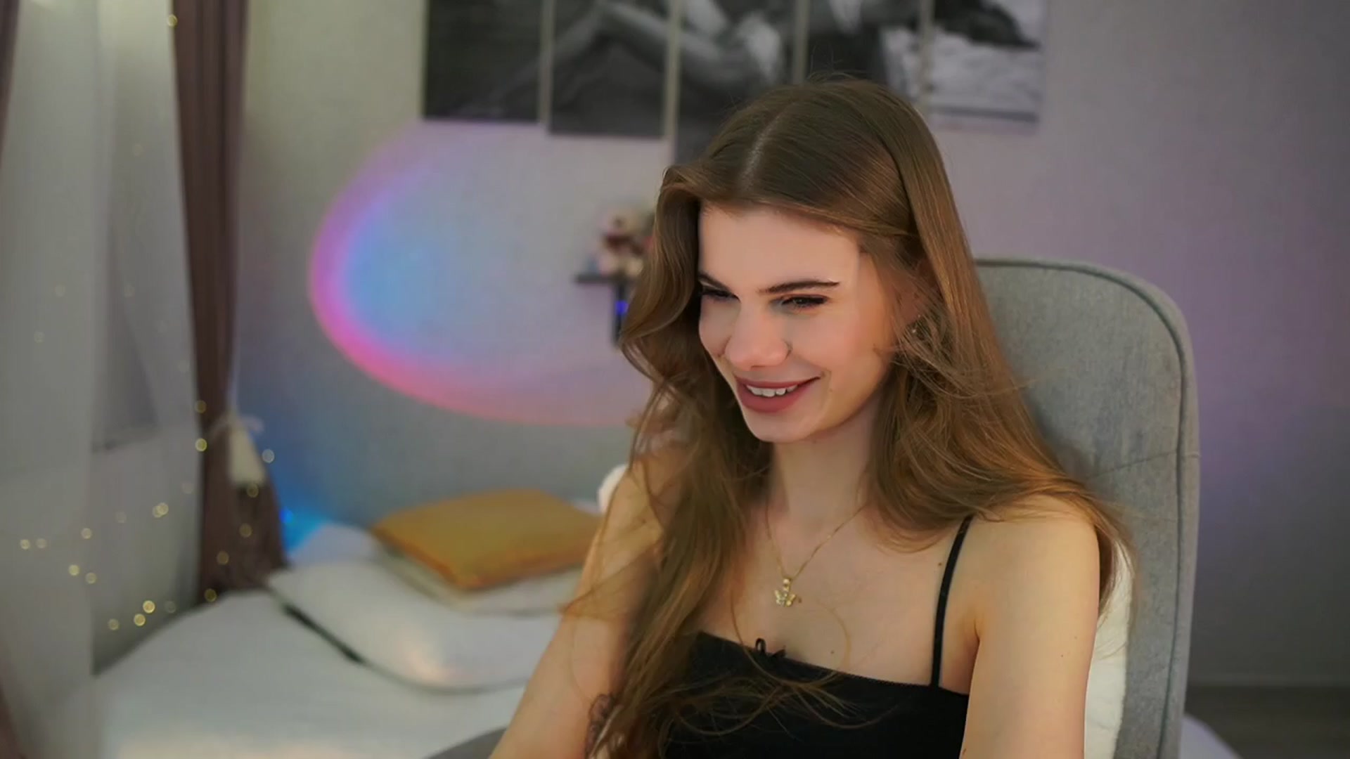 Gallery image thumbnail from RileyReid_18's myfreecams stream on, 03/25/2024, 15:30 image 16 of 20