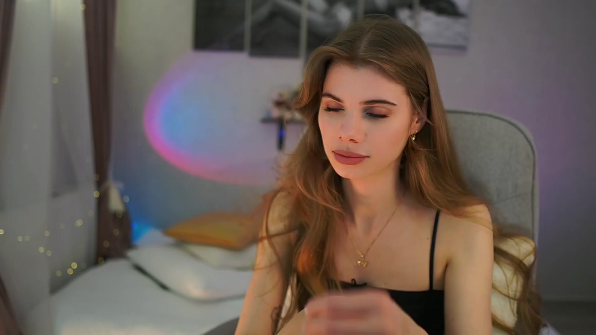 Gallery image thumbnail from RileyReid_18's myfreecams stream on, 03/25/2024, 15:30 image 1 of 20