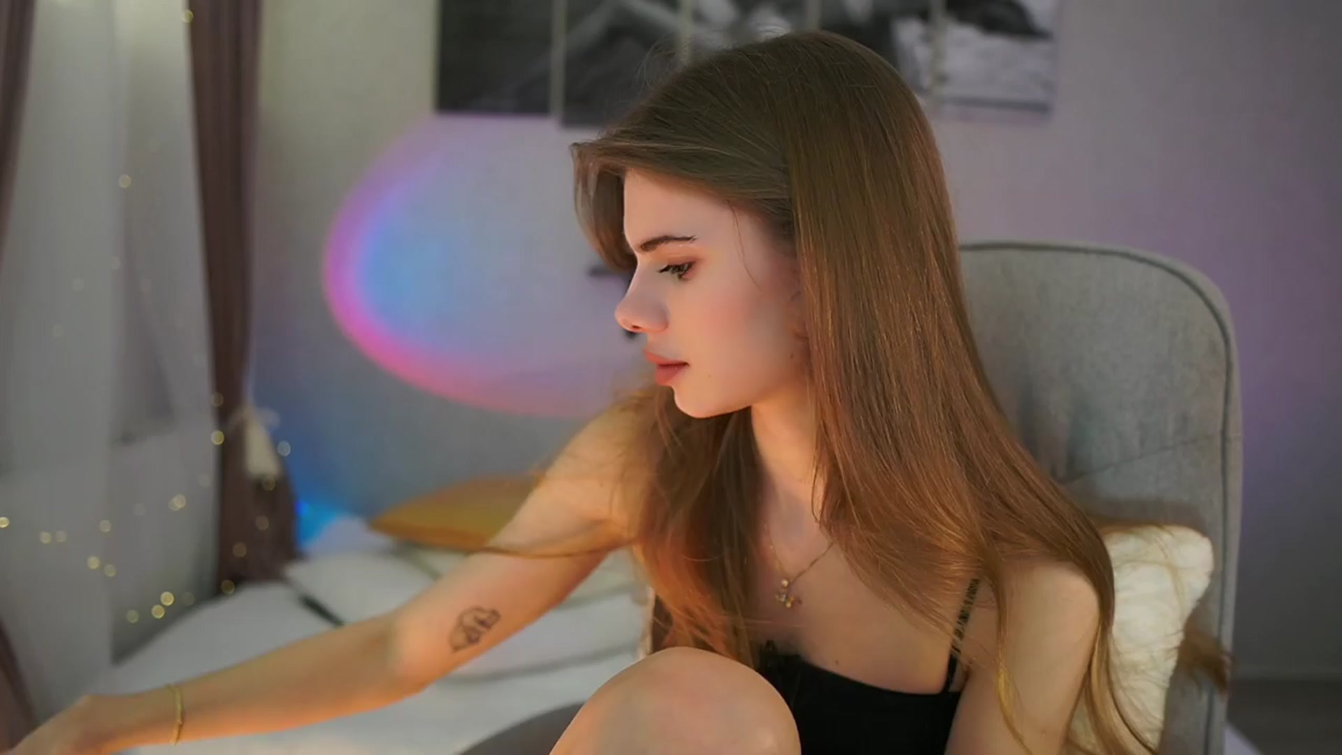 Gallery image thumbnail from RileyReid_18's myfreecams stream on, 03/25/2024, 15:30 image 2 of 20