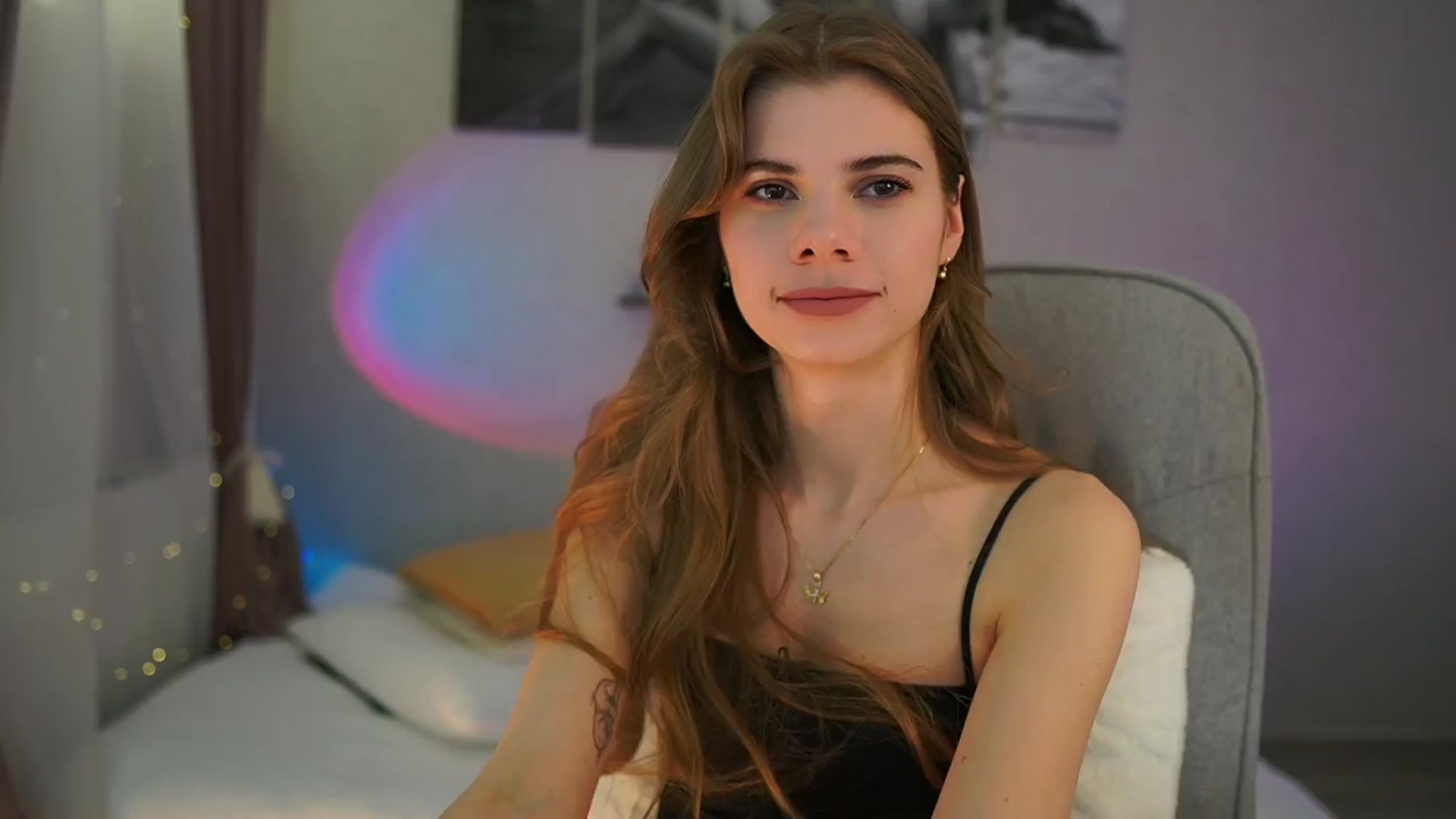Gallery image thumbnail from RileyReid_18's myfreecams stream on, 03/25/2024, 15:30 image 19 of 20