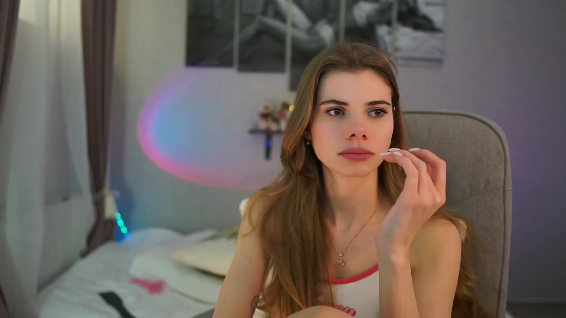 Gallery image thumbnail from RileyReid_18's myfreecams stream on, 03/29/2024, 19:03 image 3 of 20
