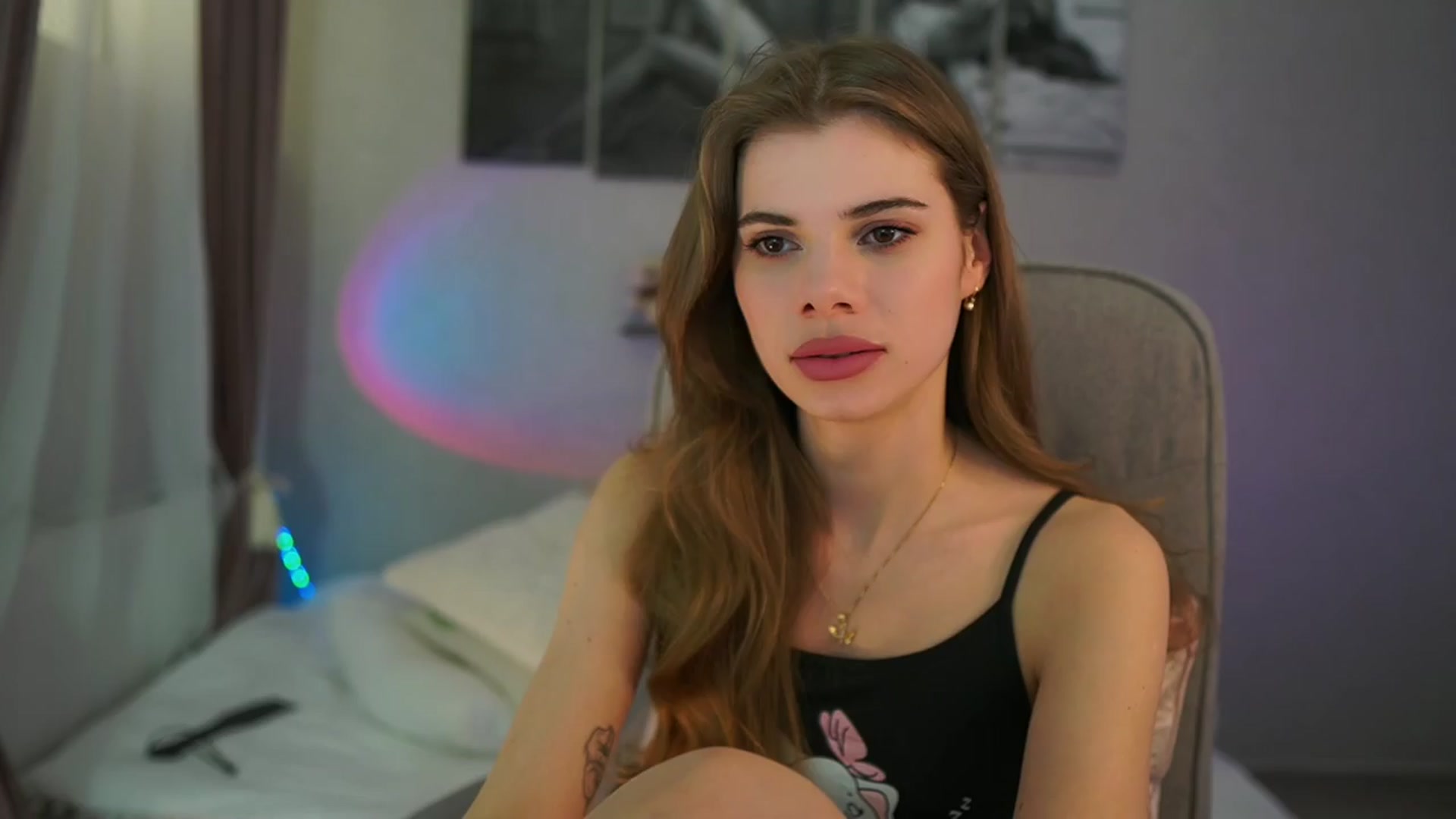 Gallery image thumbnail from RileyReid_18's myfreecams stream on, 03/30/2024, 17:04 image 9 of 20