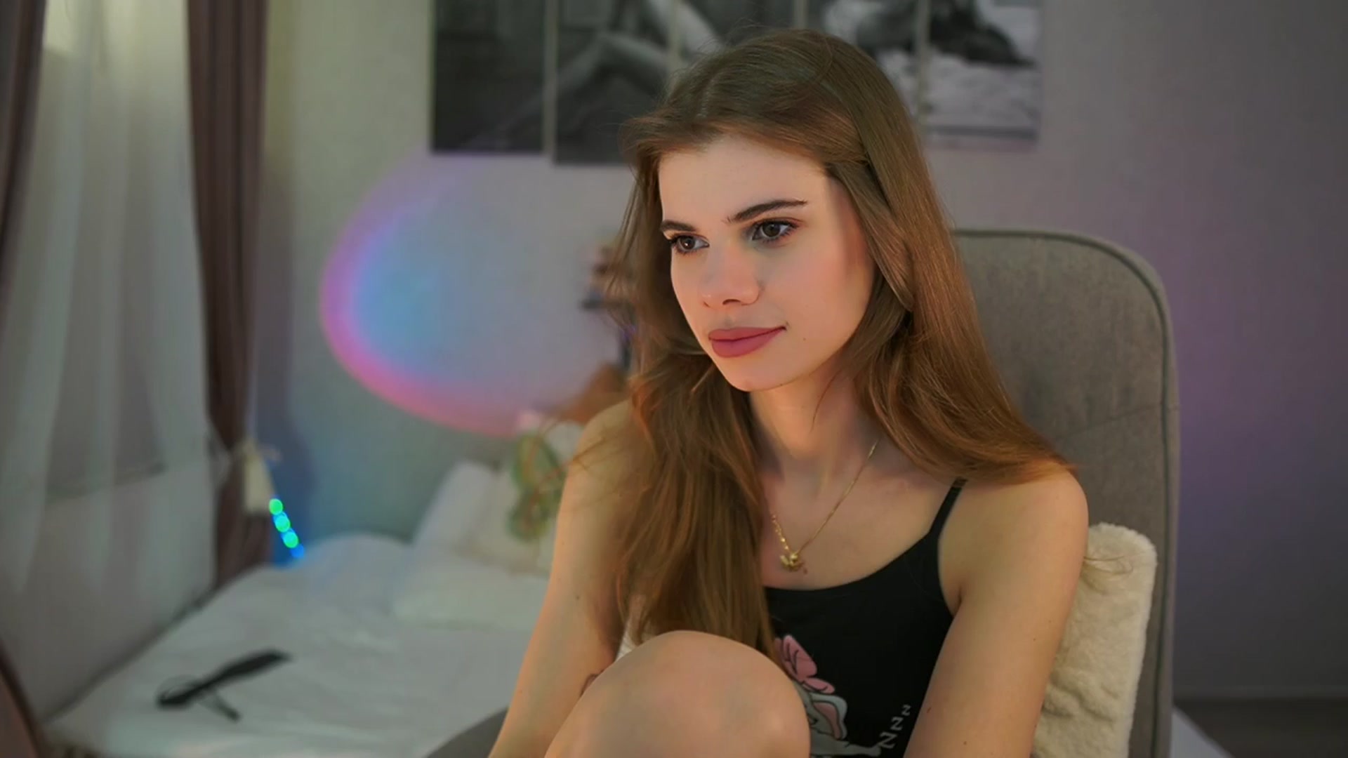 Gallery image thumbnail from RileyReid_18's myfreecams stream on, 03/30/2024, 17:04 image 4 of 20