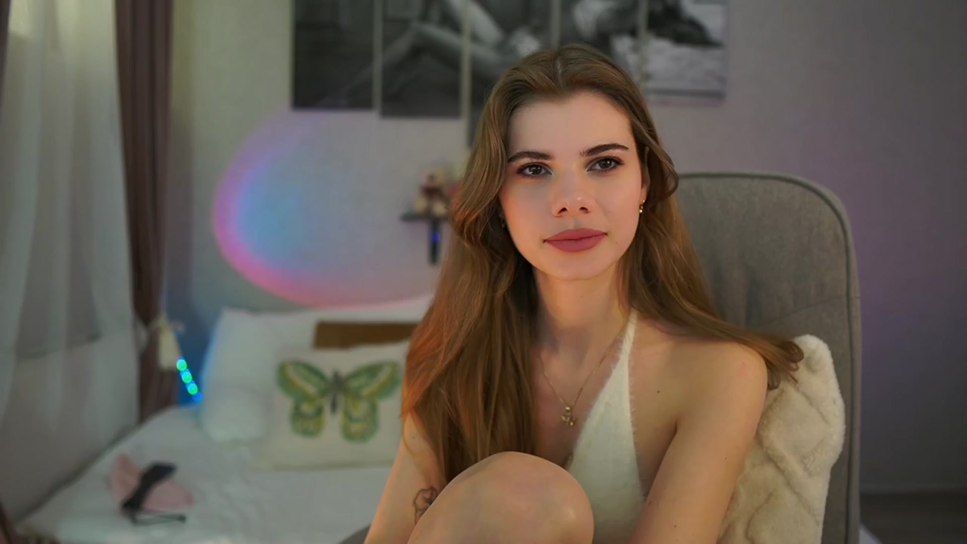 Gallery image thumbnail from RileyReid_18's myfreecams stream on, 03/31/2024, 19:40 image 4 of 20