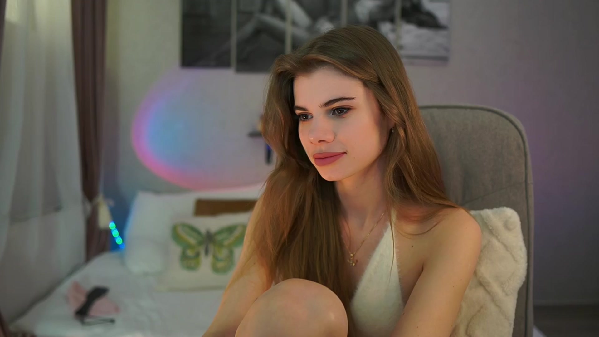 Gallery image thumbnail from RileyReid_18's myfreecams stream on, 03/31/2024, 19:40 image 1 of 20