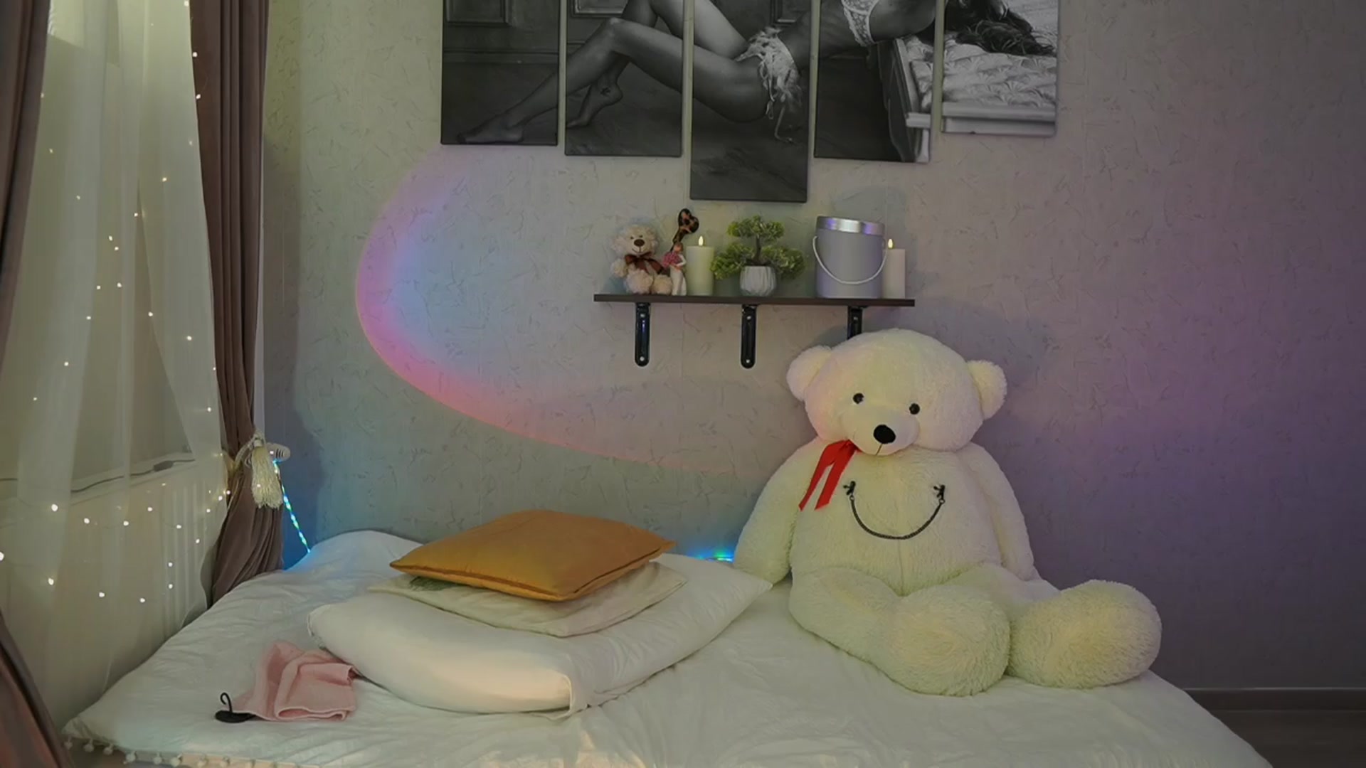 Gallery image thumbnail from RileyReid_18's myfreecams stream on, 04/02/2024, 16:45 image 12 of 20