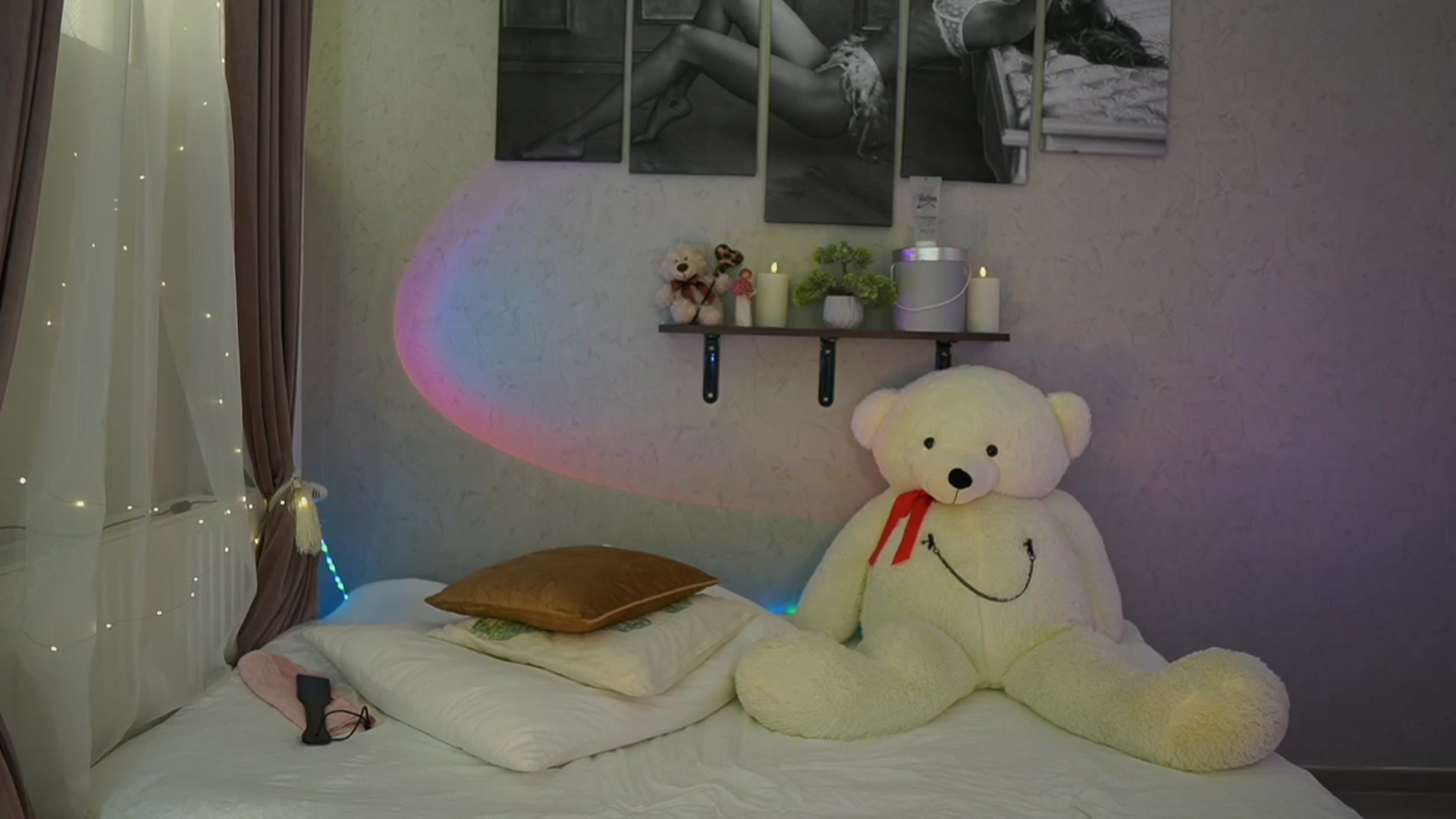 Gallery image thumbnail from RileyReid_18's myfreecams stream on, 04/04/2024, 14:00 image 17 of 20