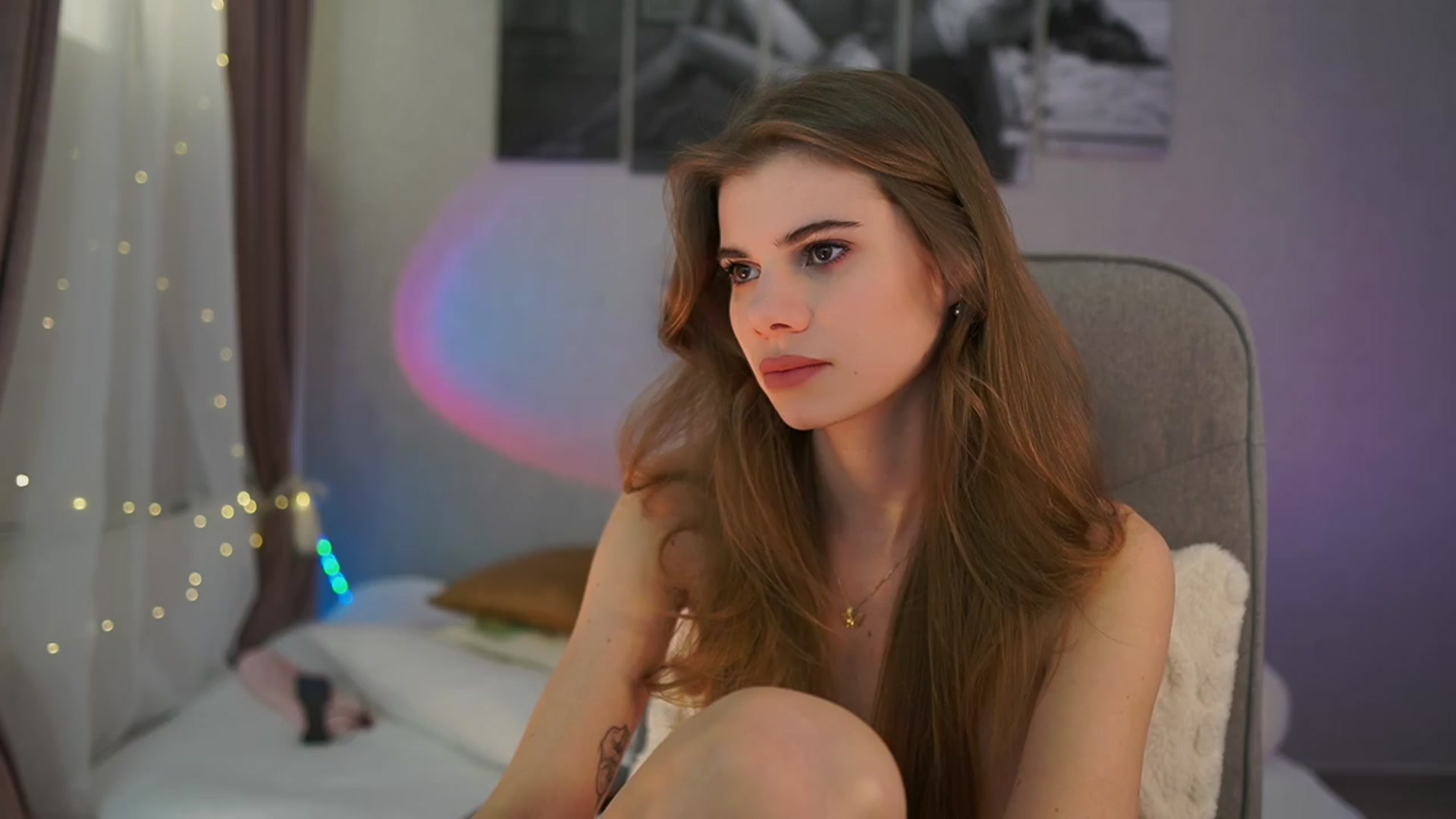 Gallery image thumbnail from RileyReid_18's myfreecams stream on, 04/04/2024, 14:00 image 15 of 20