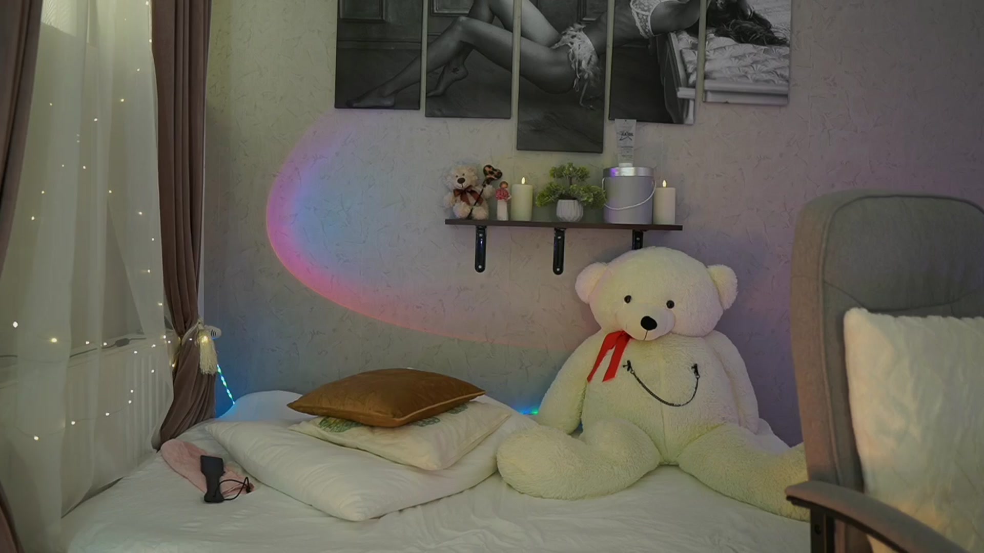 Gallery image thumbnail from RileyReid_18's myfreecams stream on, 04/04/2024, 14:00 image 18 of 20