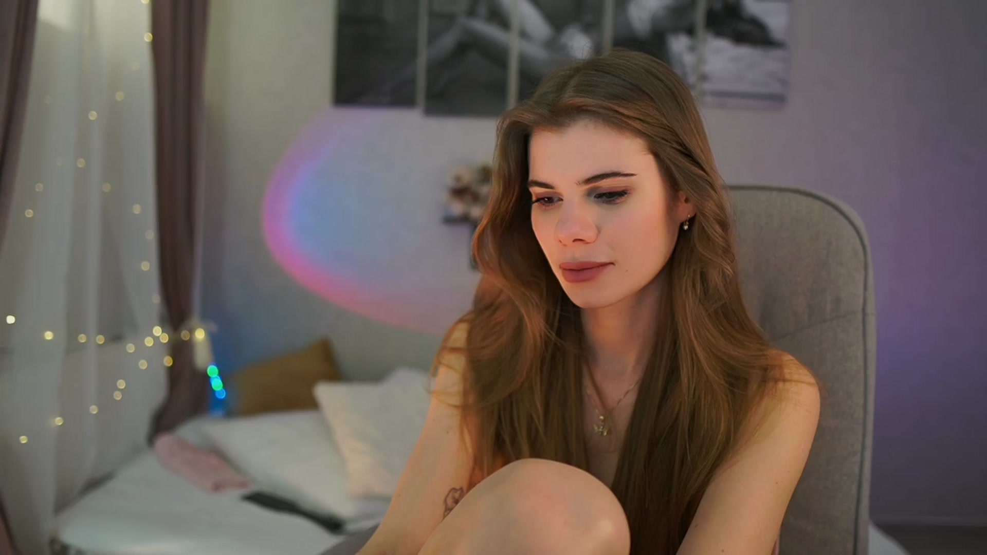 Gallery image thumbnail from RileyReid_18's myfreecams stream on, 04/04/2024, 16:43 image 1 of 20