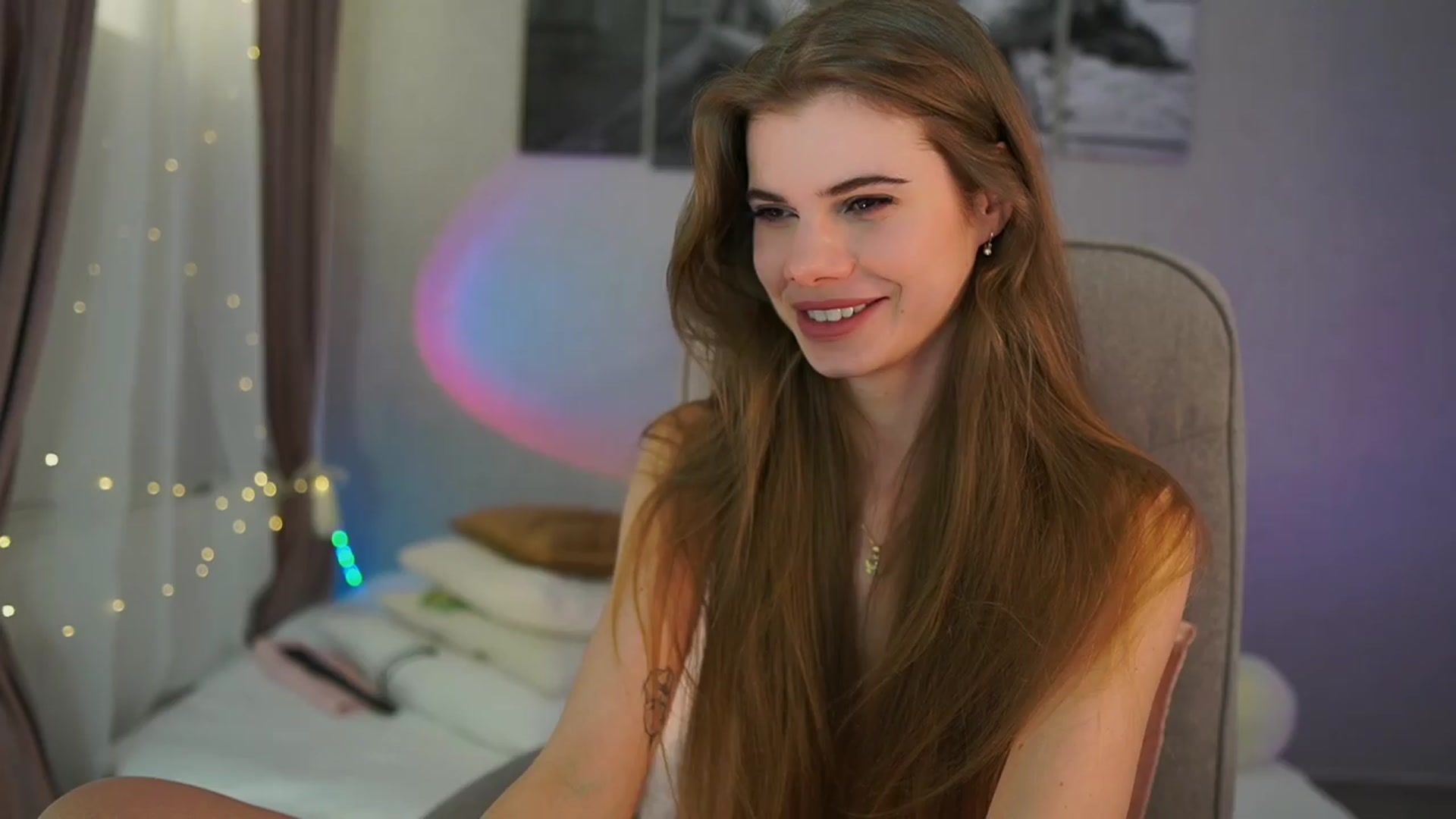 Gallery image thumbnail from RileyReid_18's myfreecams stream on, 04/04/2024, 16:43 image 16 of 20