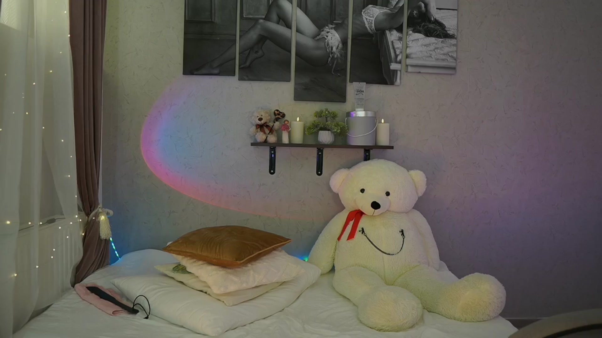 Gallery image thumbnail from RileyReid_18's myfreecams stream on, 04/04/2024, 17:37 image 14 of 20
