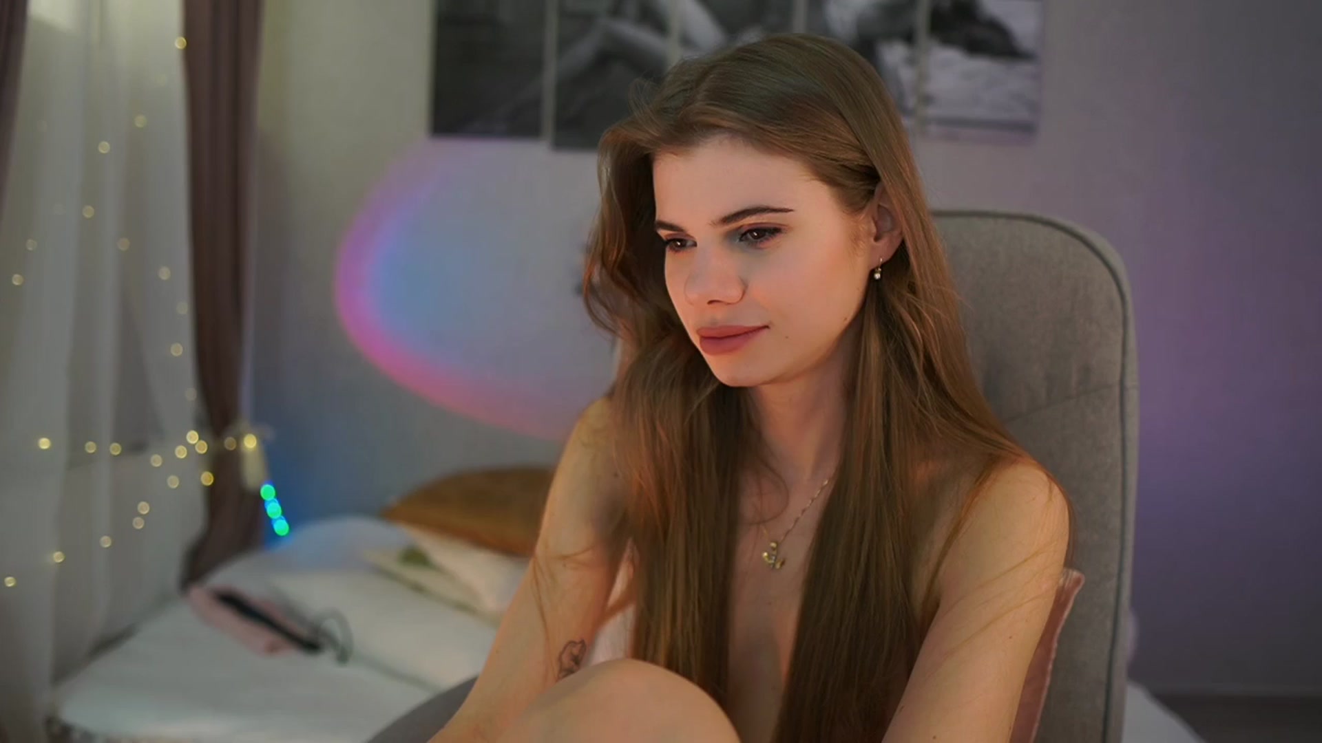Gallery image thumbnail from RileyReid_18's myfreecams stream on, 04/04/2024, 17:37 image 1 of 20