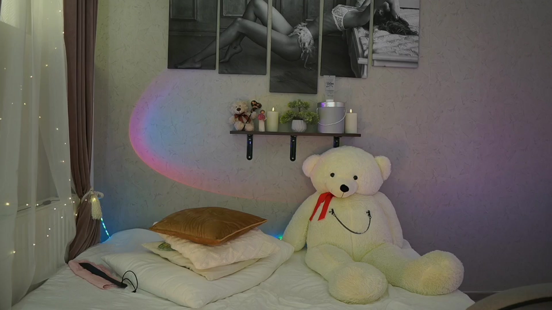 Gallery image thumbnail from RileyReid_18's myfreecams stream on, 04/04/2024, 17:37 image 13 of 20