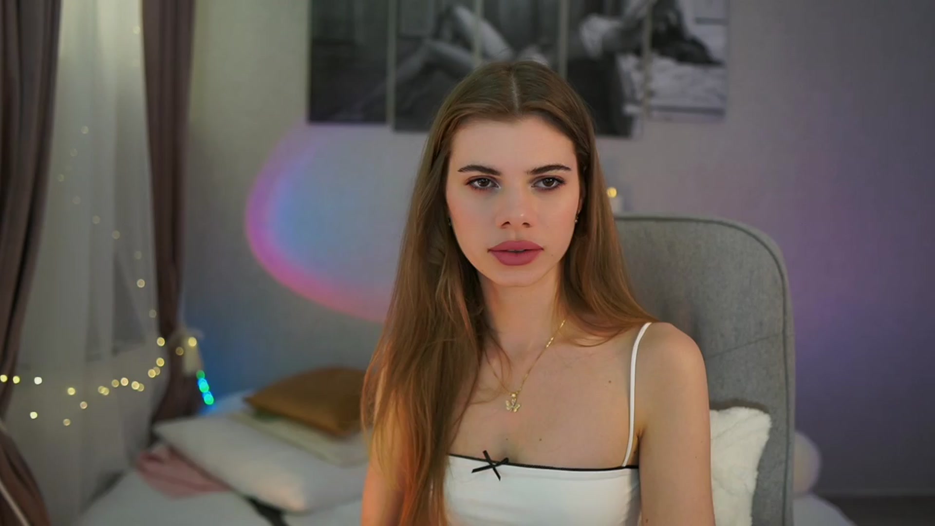 Gallery image thumbnail from RileyReid_18's myfreecams stream on, 04/07/2024, 19:34 image 15 of 20