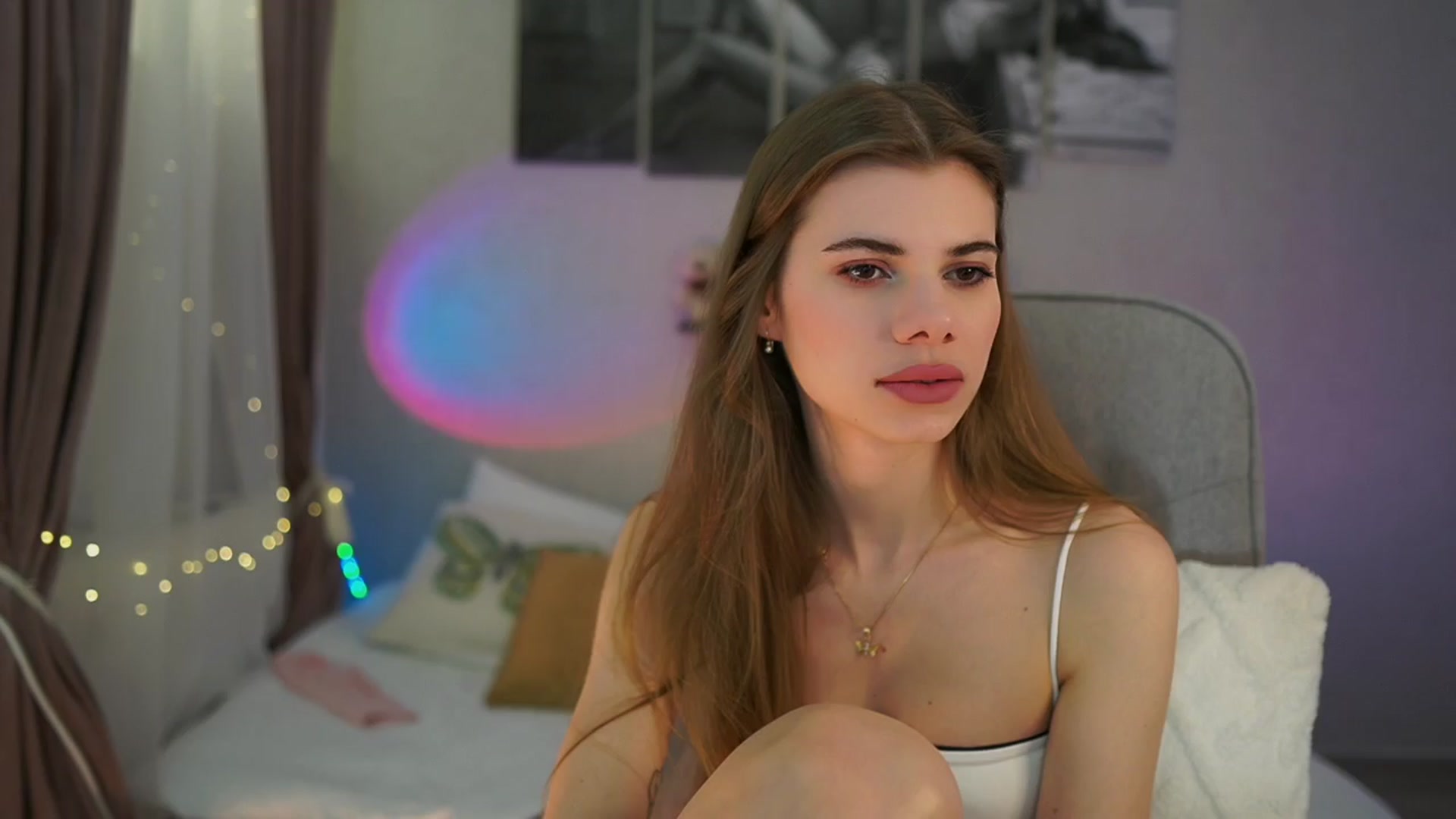 Gallery image thumbnail from RileyReid_18's myfreecams stream on, 04/07/2024, 19:34 image 6 of 20