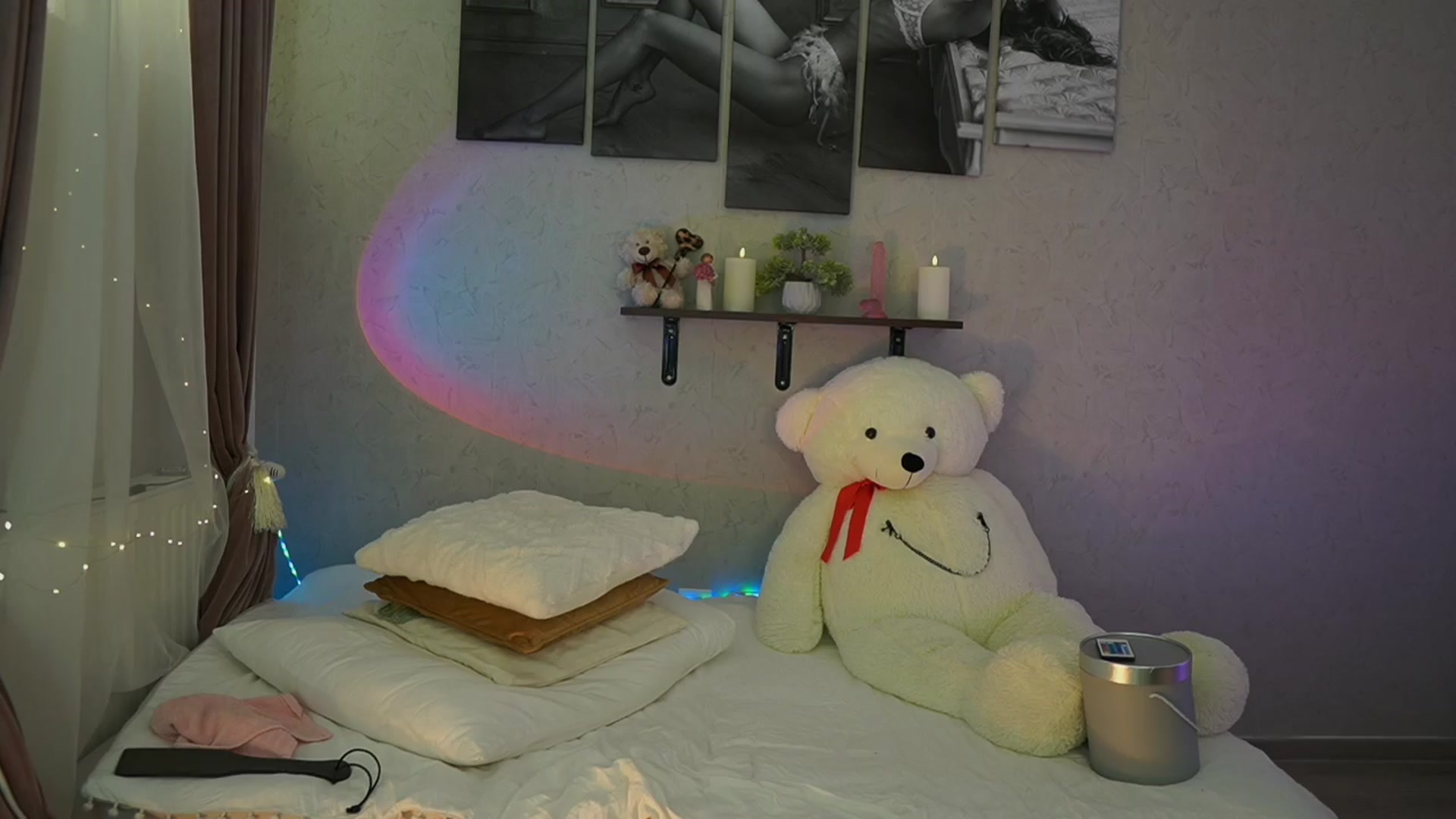 Gallery image thumbnail from RileyReid_18's myfreecams stream on, 04/07/2024, 22:20 image 2 of 20