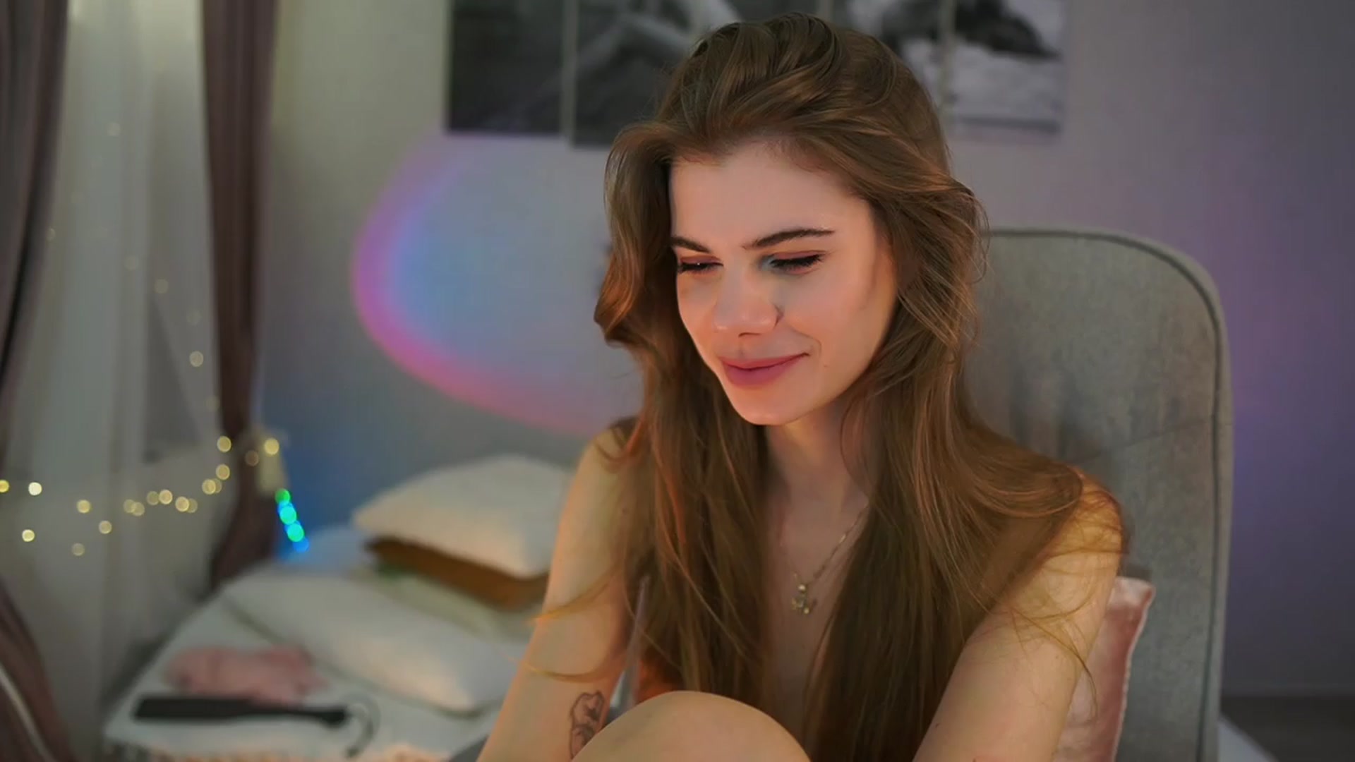 Gallery image thumbnail from RileyReid_18's myfreecams stream on, 04/07/2024, 22:20 image 15 of 20