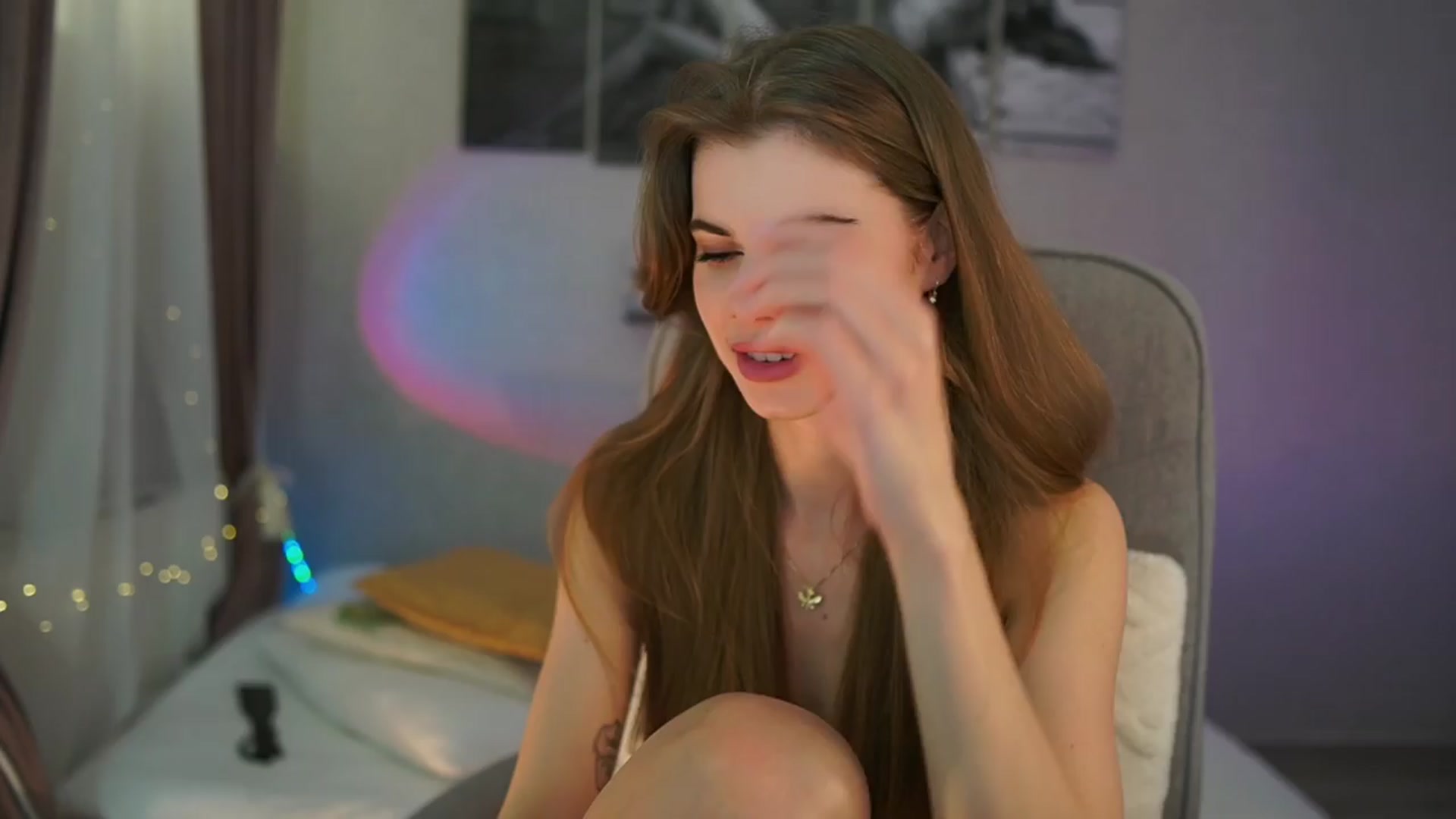 Gallery image thumbnail from RileyReid_18's myfreecams stream on, 04/08/2024, 16:10 image 6 of 20