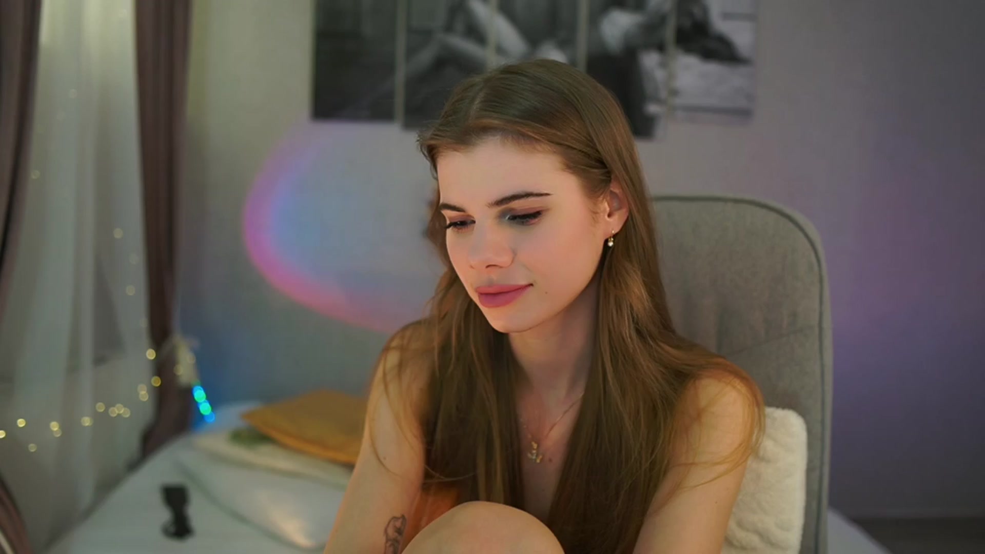 Gallery image thumbnail from RileyReid_18's myfreecams stream on, 04/08/2024, 16:10 image 14 of 20