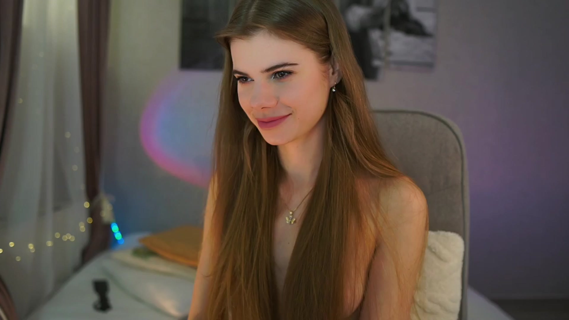 Gallery image thumbnail from RileyReid_18's myfreecams stream on, 04/08/2024, 16:10 image 17 of 20