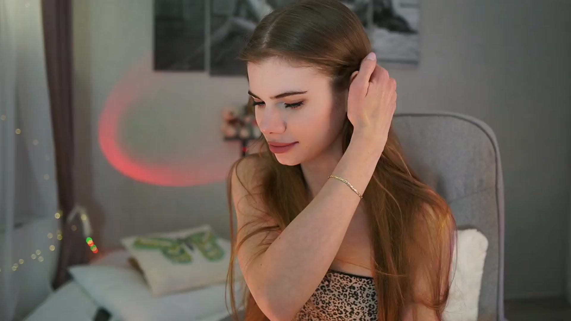 Gallery image thumbnail from RileyReid_18's myfreecams stream on, 04/11/2024, 17:25 image 17 of 20