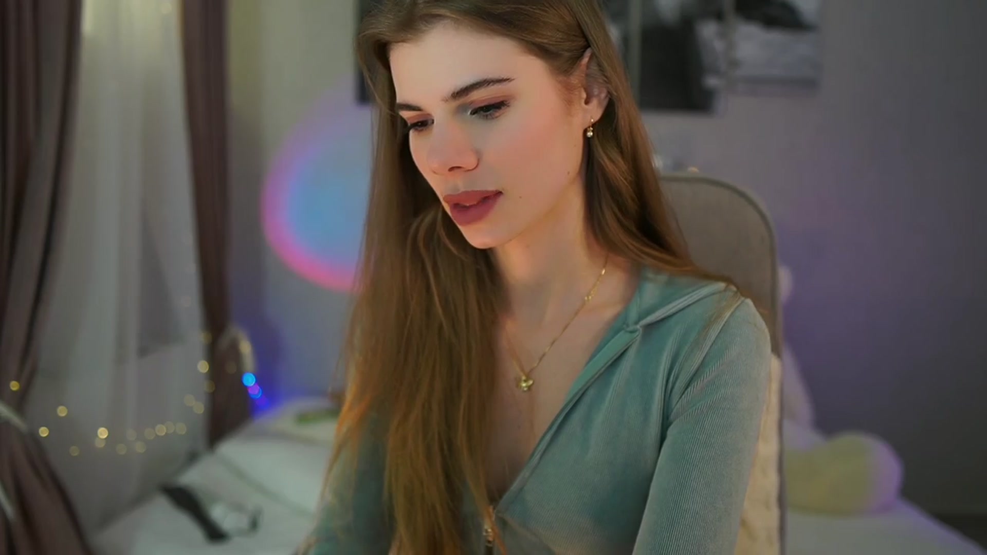 Gallery image thumbnail from RileyReid_18's myfreecams stream on, 04/12/2024, 15:17 image 16 of 20