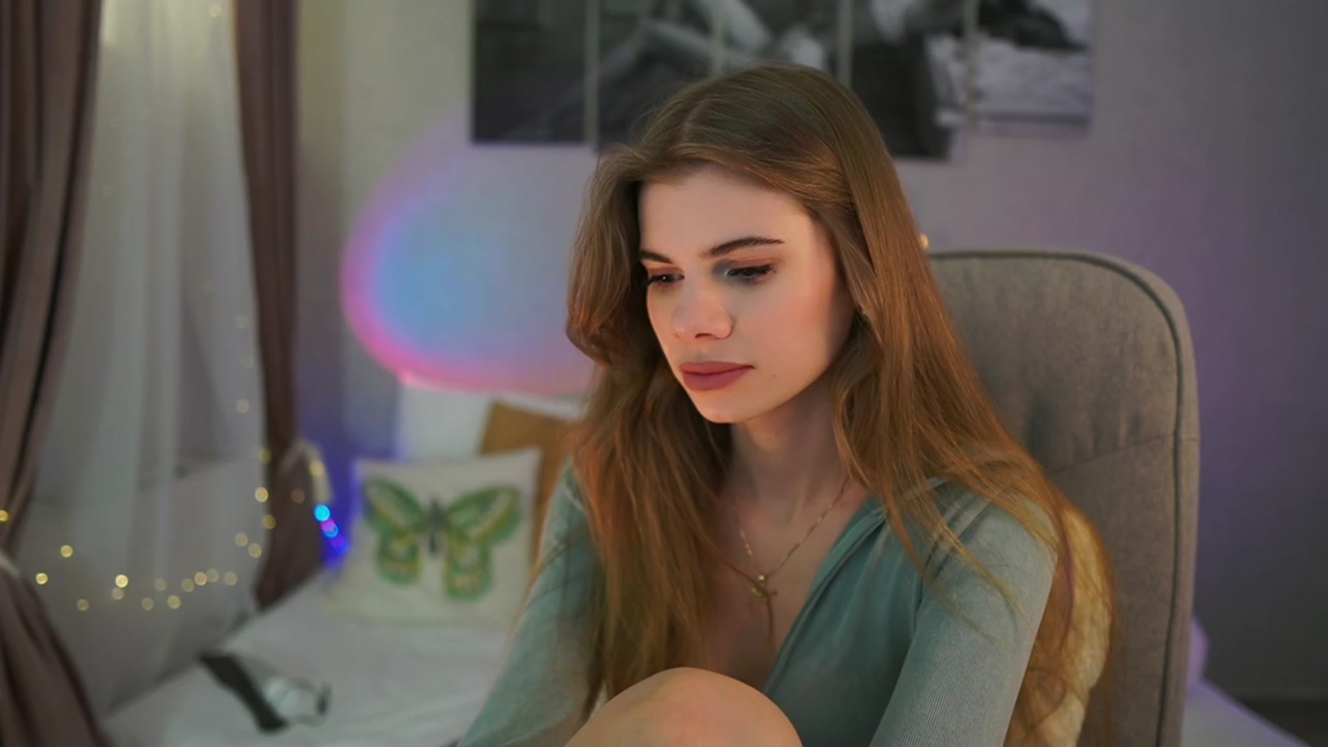 Gallery image thumbnail from RileyReid_18's myfreecams stream on, 04/12/2024, 15:17 image 2 of 20