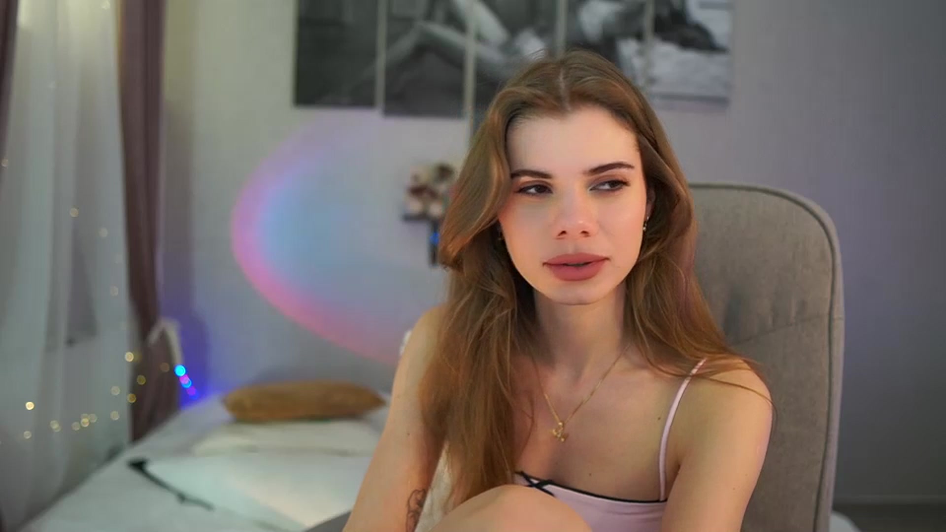 Gallery image thumbnail from RileyReid_18's myfreecams stream on, 04/13/2024, 15:35 image 7 of 20