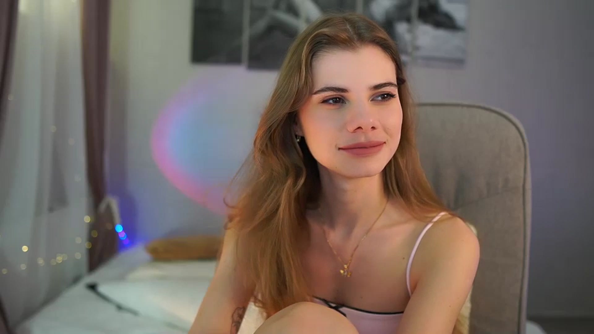 Gallery image thumbnail from RileyReid_18's myfreecams stream on, 04/13/2024, 15:35 image 17 of 20