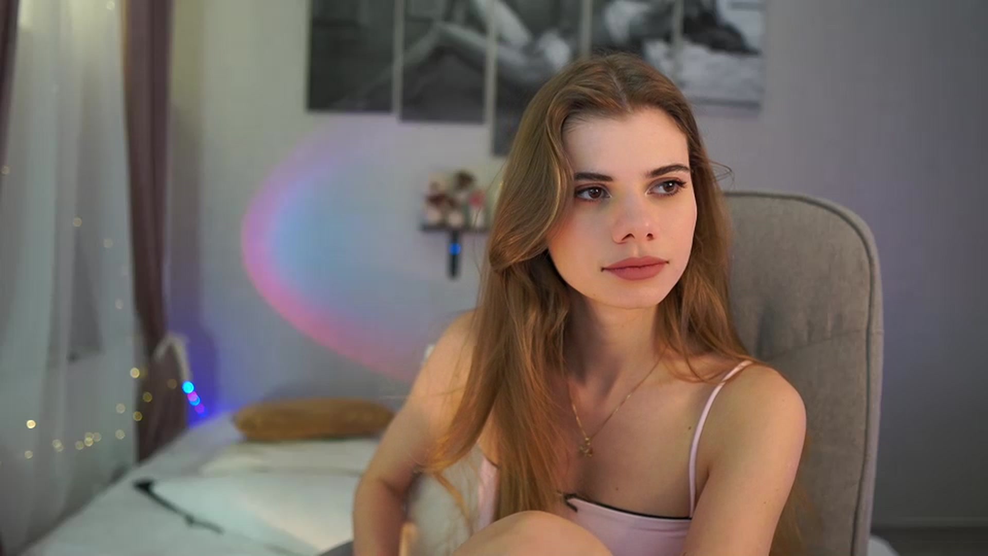 Gallery image thumbnail from RileyReid_18's myfreecams stream on, 04/13/2024, 15:35 image 9 of 20