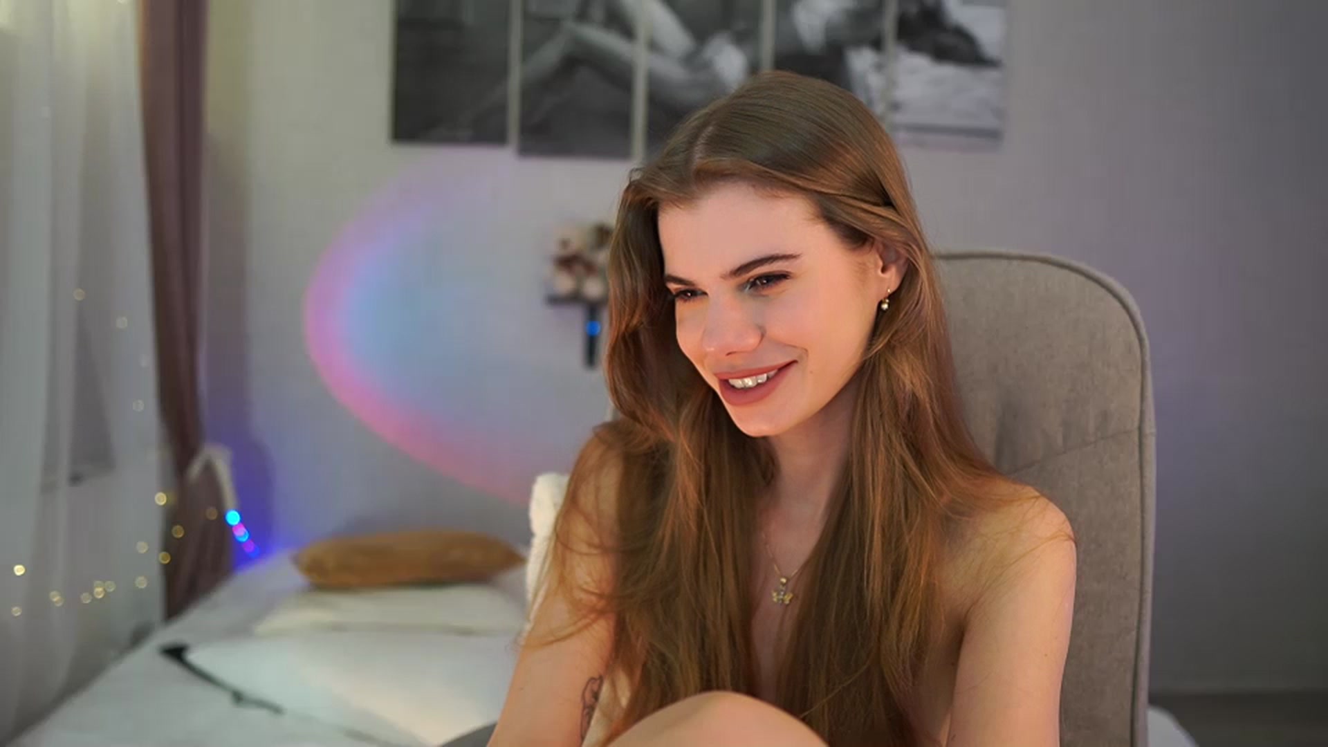 Gallery image thumbnail from RileyReid_18's myfreecams stream on, 04/13/2024, 16:34 image 6 of 20